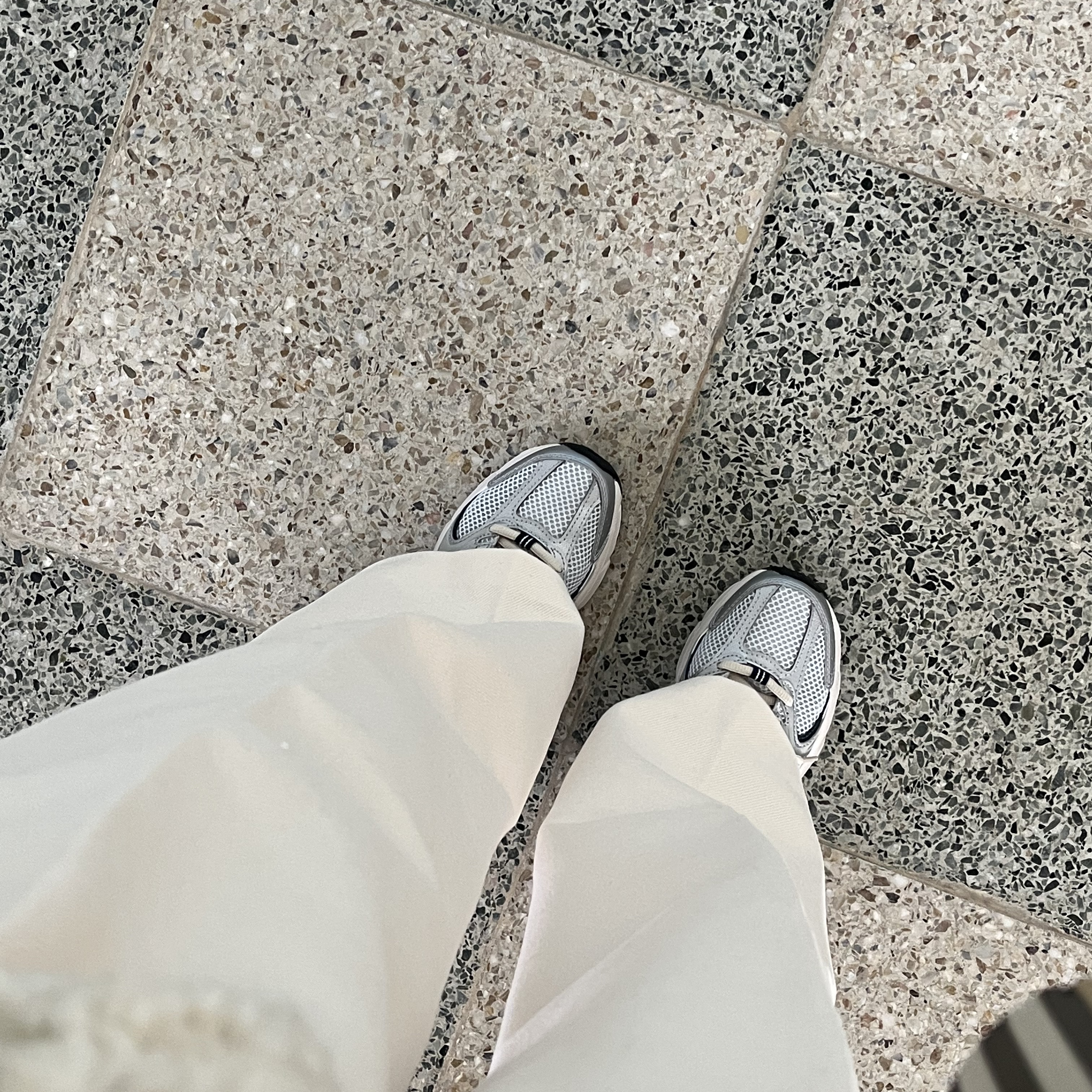 New Balance 530 Steel Grey 착용 스타일