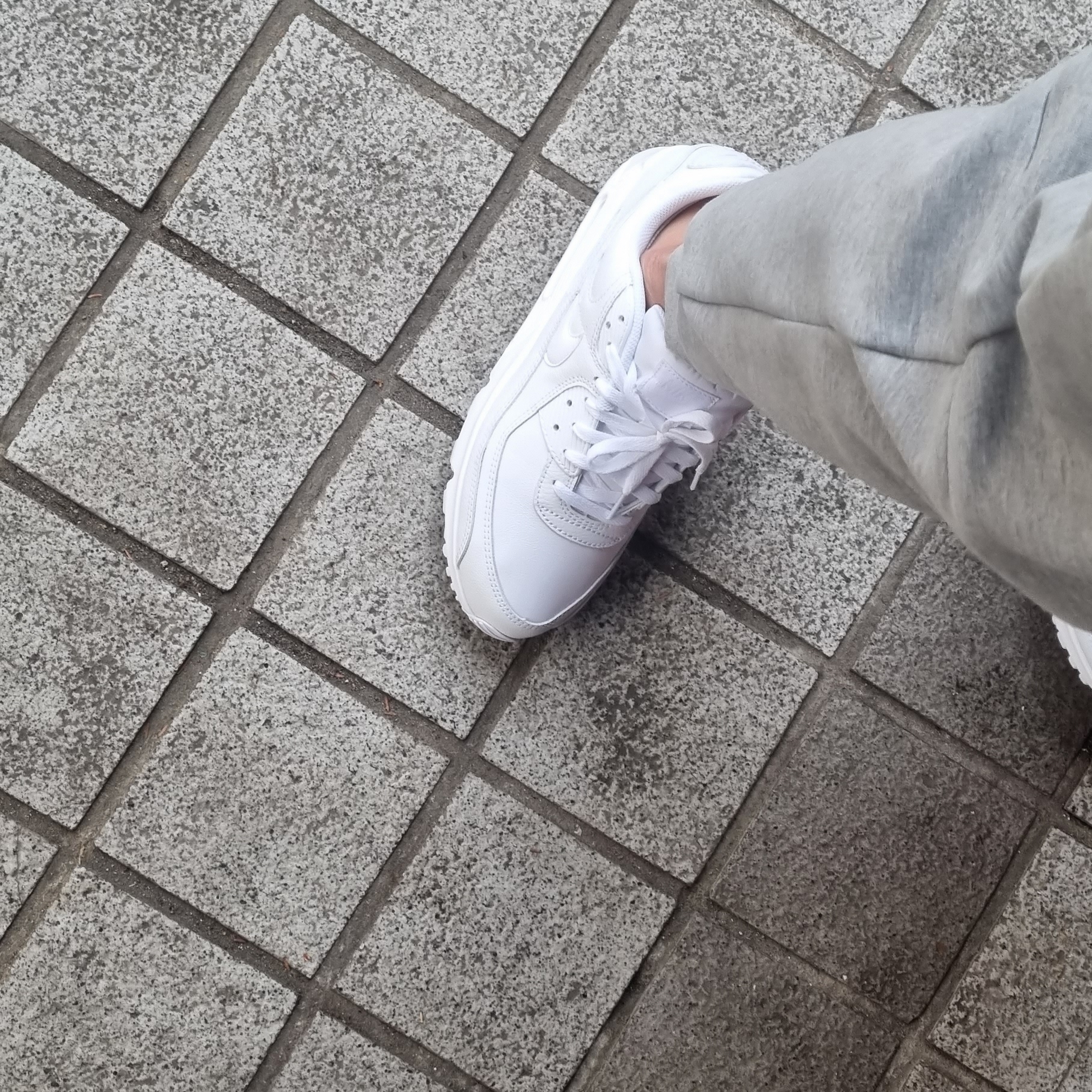 Nike Air Max 90 LTR Triple White 착용 스타일 - 1