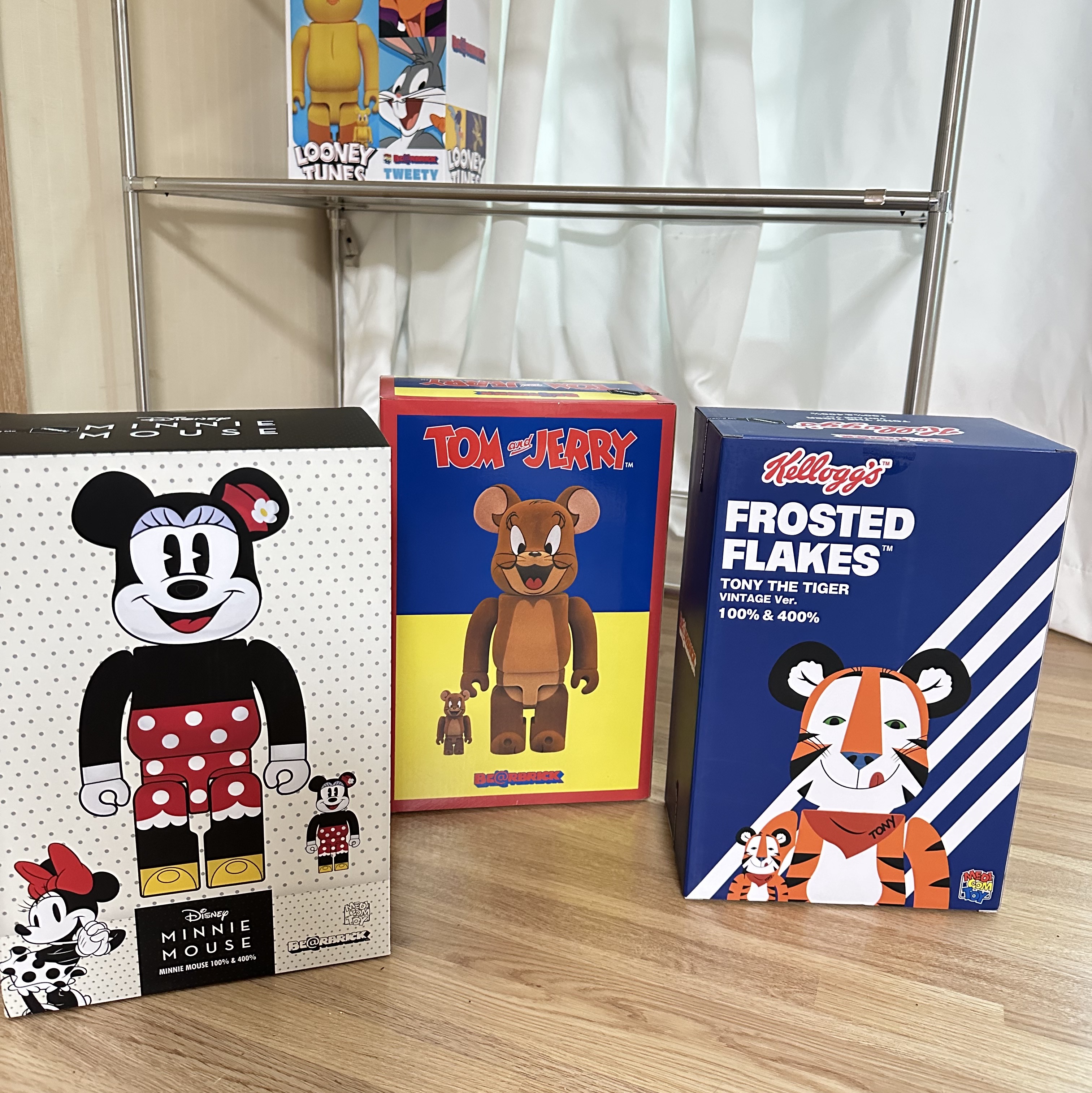 Bearbrick Tom & Jerry Jerry Flocky Ver. 100% & 400% Set, Bearbrick Tony The Tiger Vintage Ver. 100％ & 400％ Set 착용 스타일 - 1