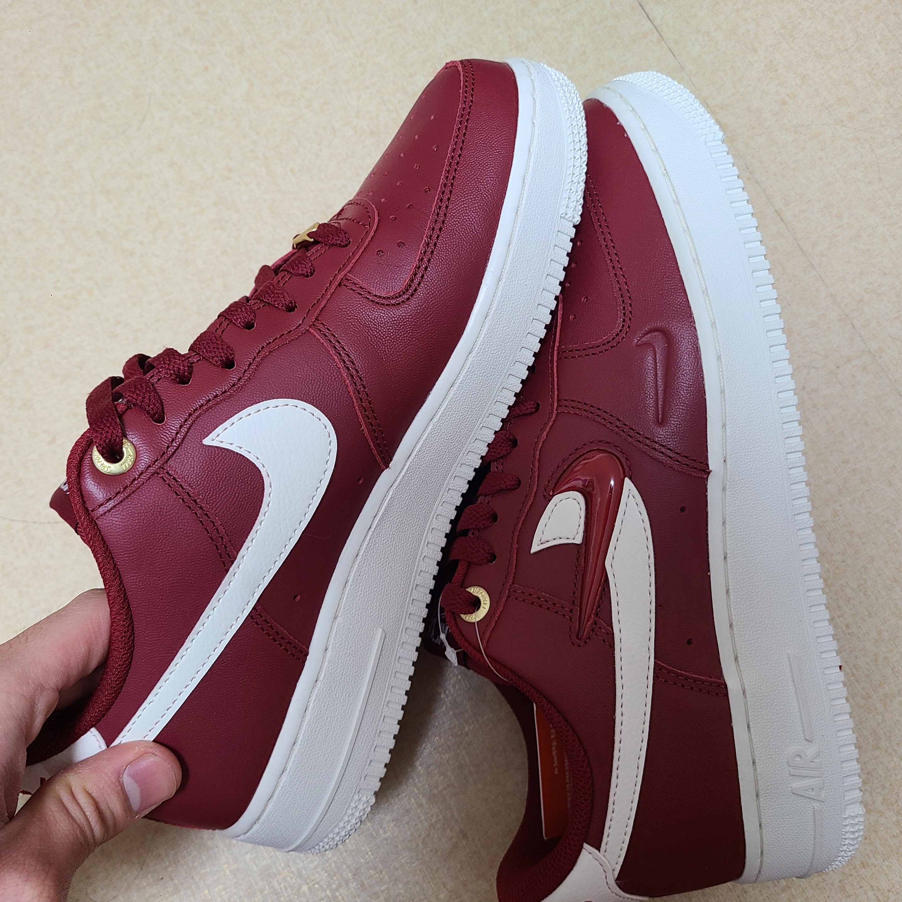 Nike Air Force 1 '07 PRM 40th Anniversary Join Forces Team Red 착용 스타일 - 3