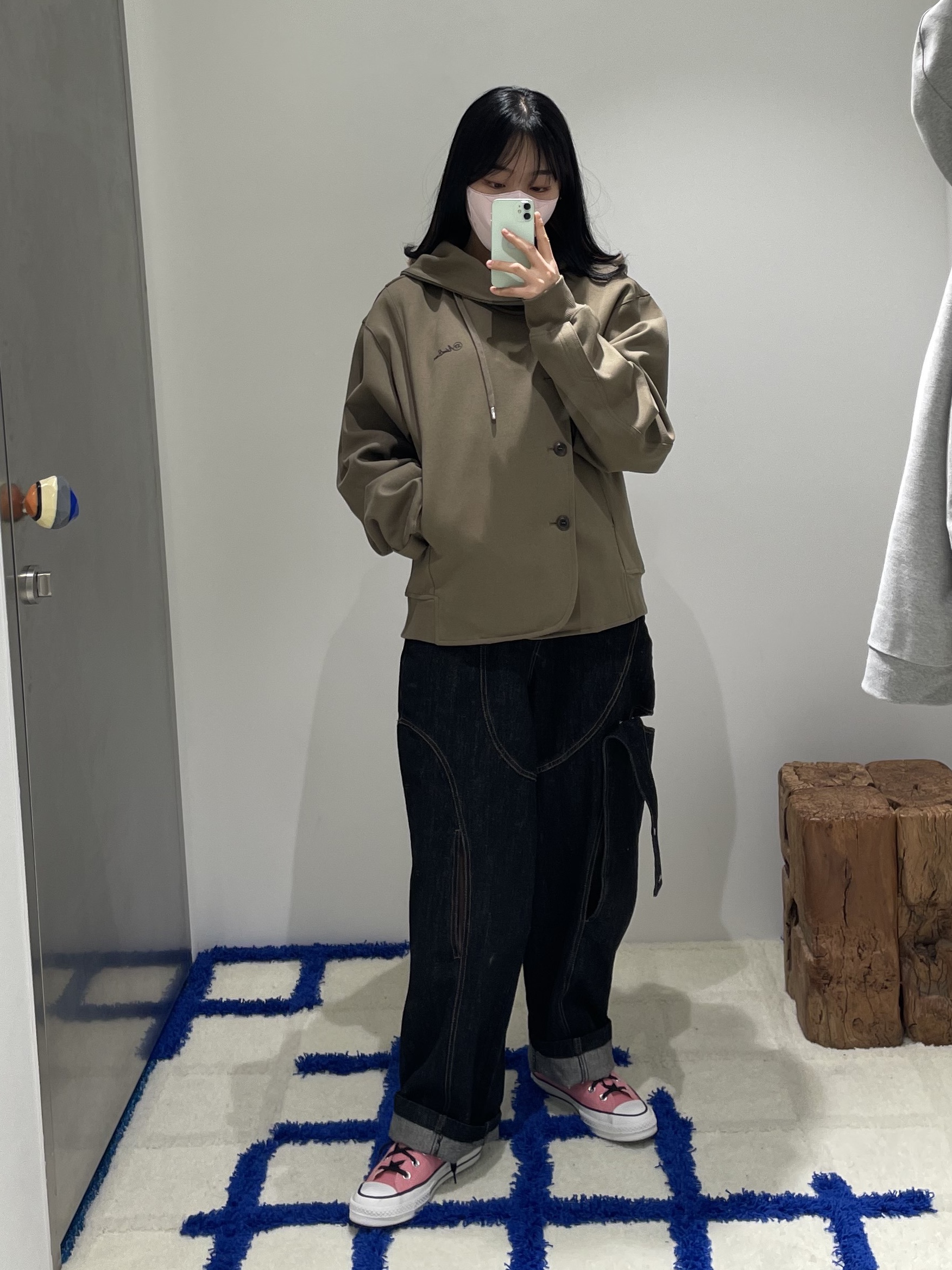 Converse x Stussy Chuck 70 High Plumeria, Ader Error Fluic Logo Hoodie Zip-Up Brown 착용 스타일 - 1