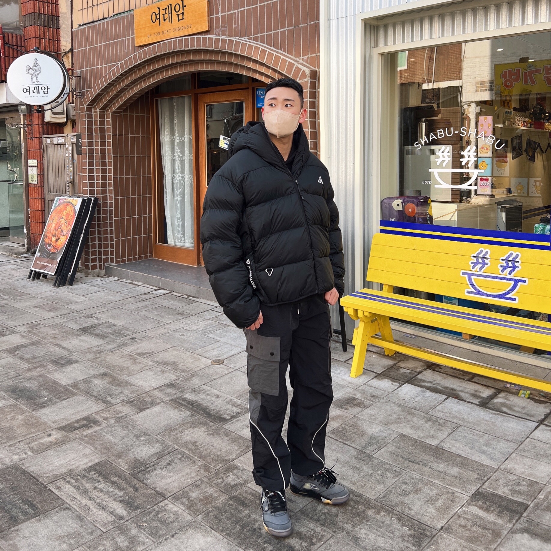 Nike ACG Therma-Fit ADV Lunar Lake Puffer Jacket Black - Asia, Jordan x Travis Scott x Fragment Hoodie Black (DJ0615-010) 착용 스타일 - 2