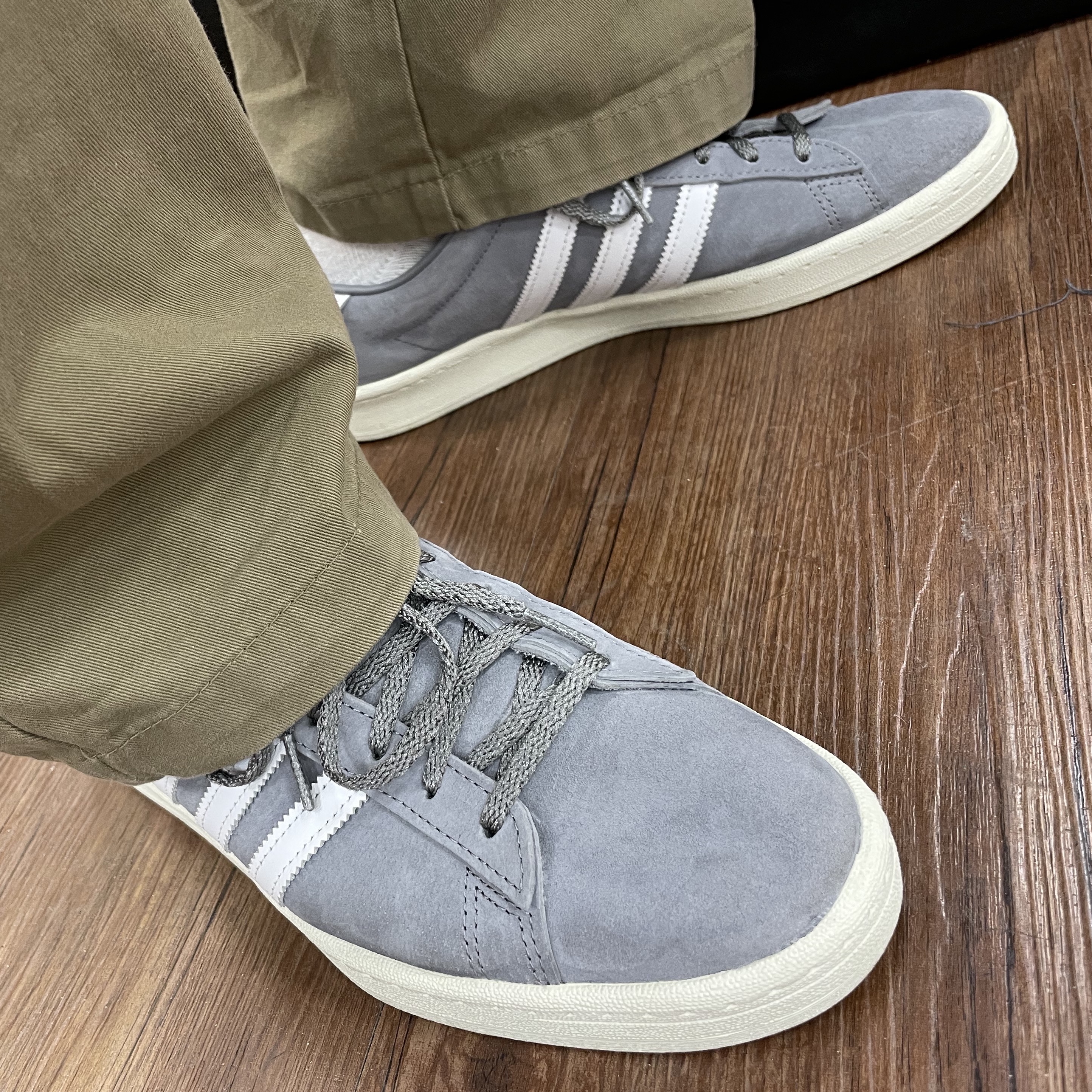 Adidas Campus 80s Grey Cloud White 착용 스타일
