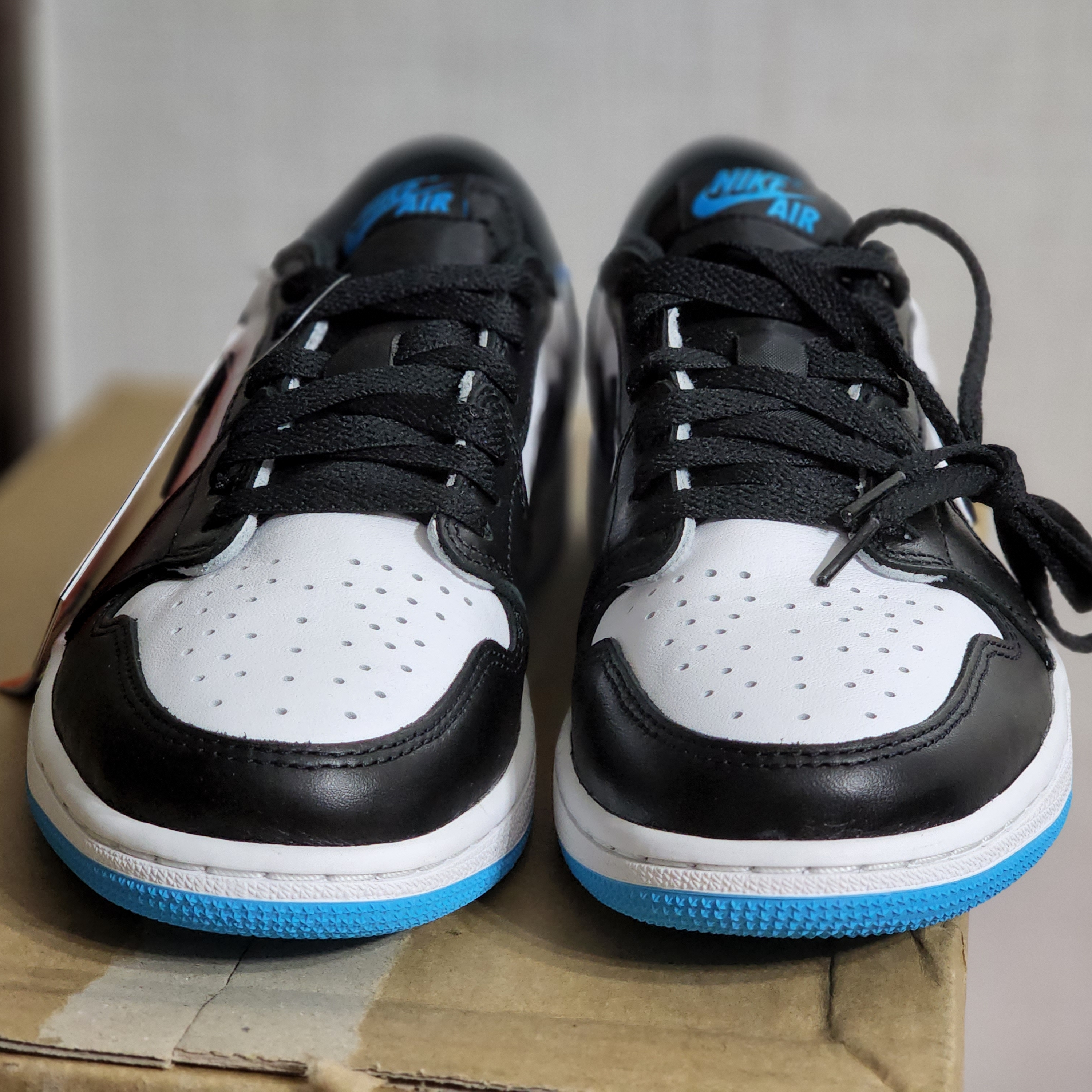 Jordan 1 Retro Low OG Black and Dark Powder Blue 착용 스타일