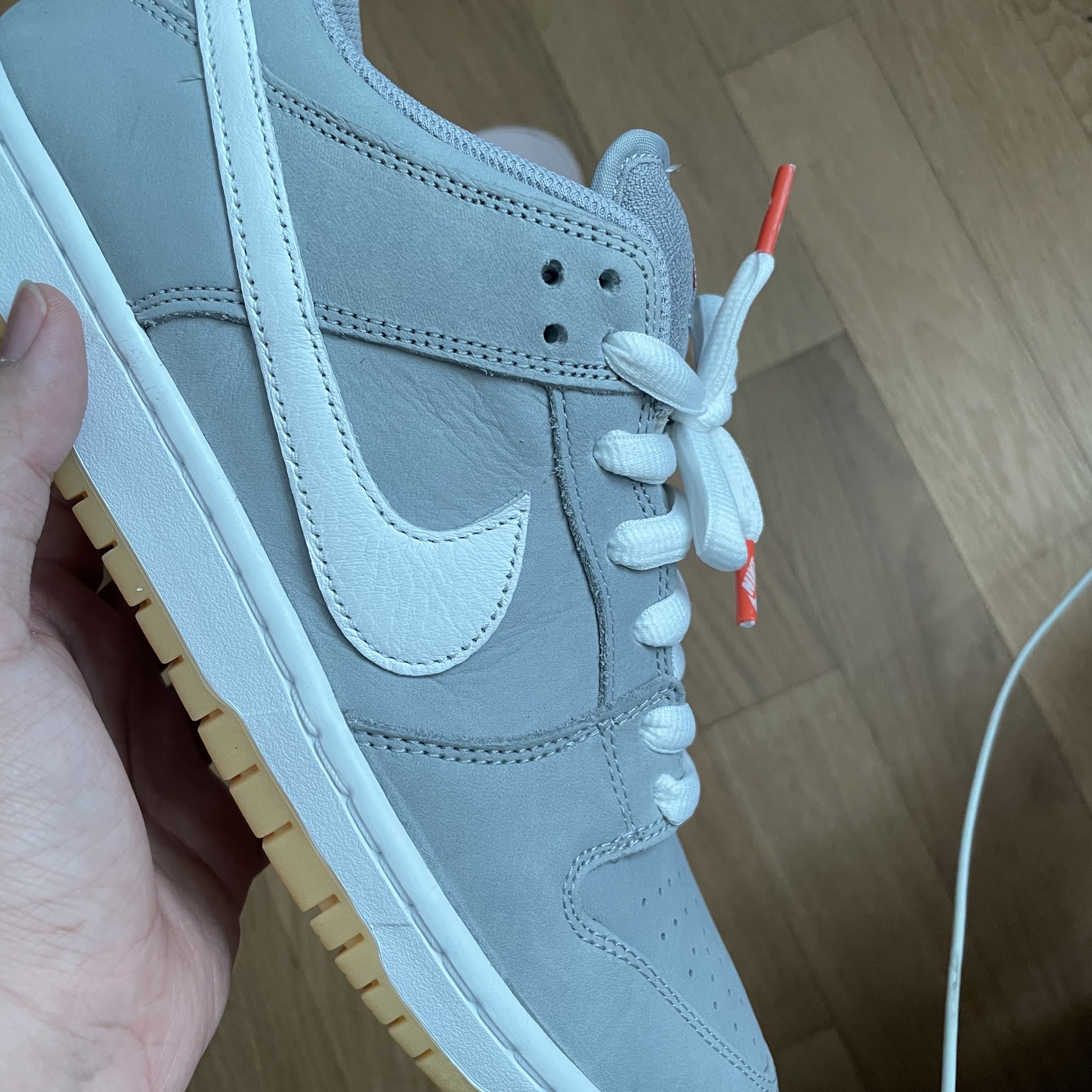 Nike Dunk Low Pro SB Wolf Grey White 착용 스타일 - 2