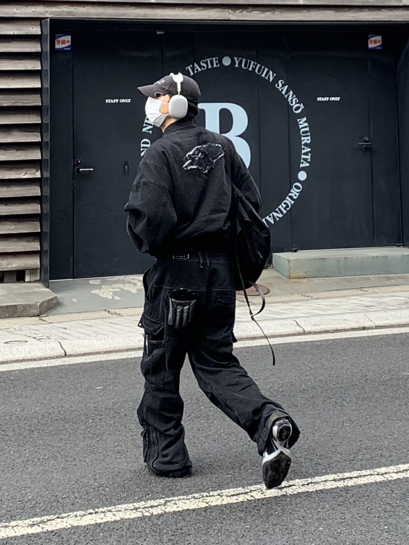 Balenciaga Tyrex Sneakers Black Grey, Apple AirPods Max Lightning Silver (Korean Ver.) 착용 스타일 - 2