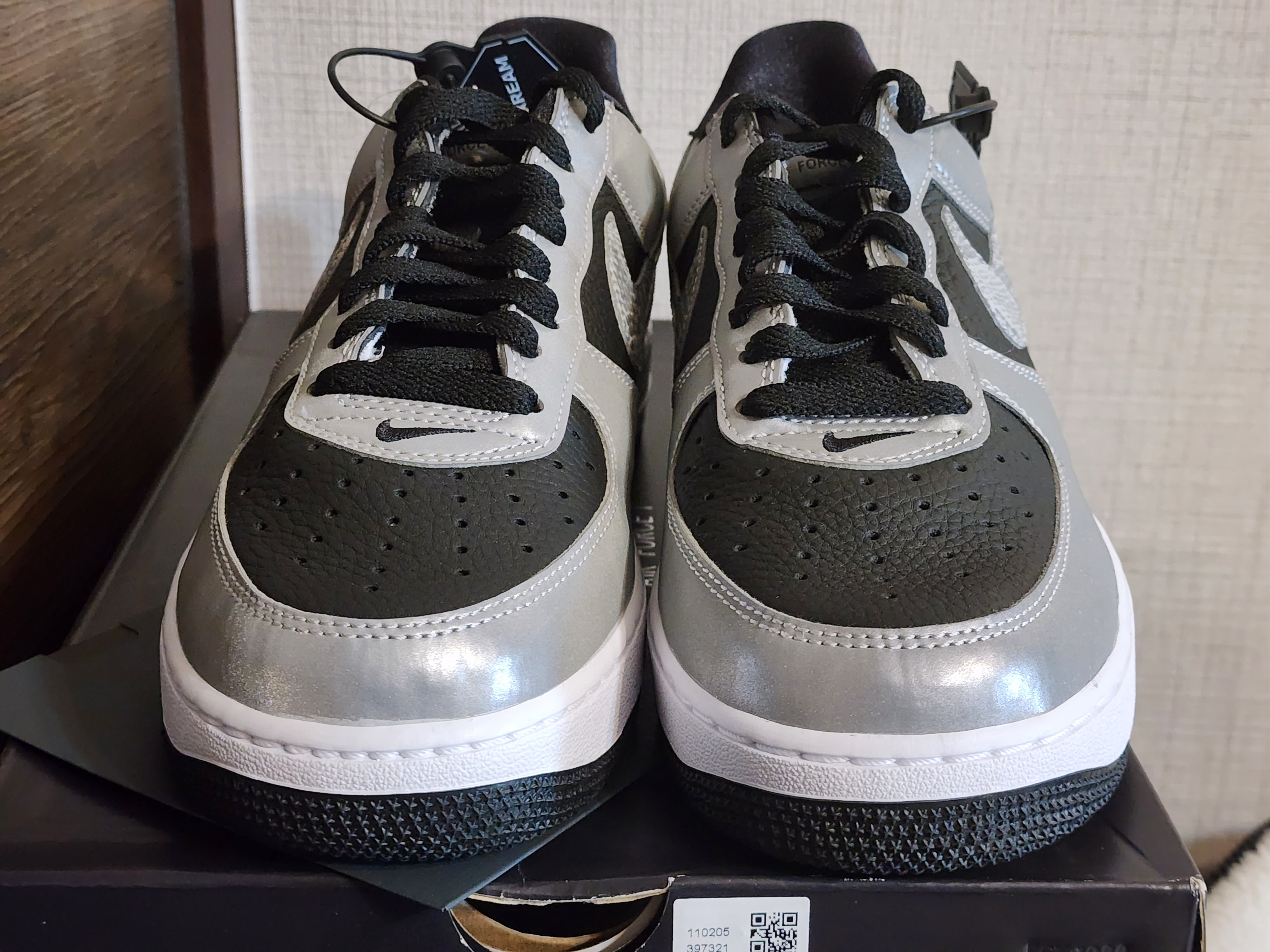 Nike Air Force 1 B Silver Snake 착용 스타일 - 2