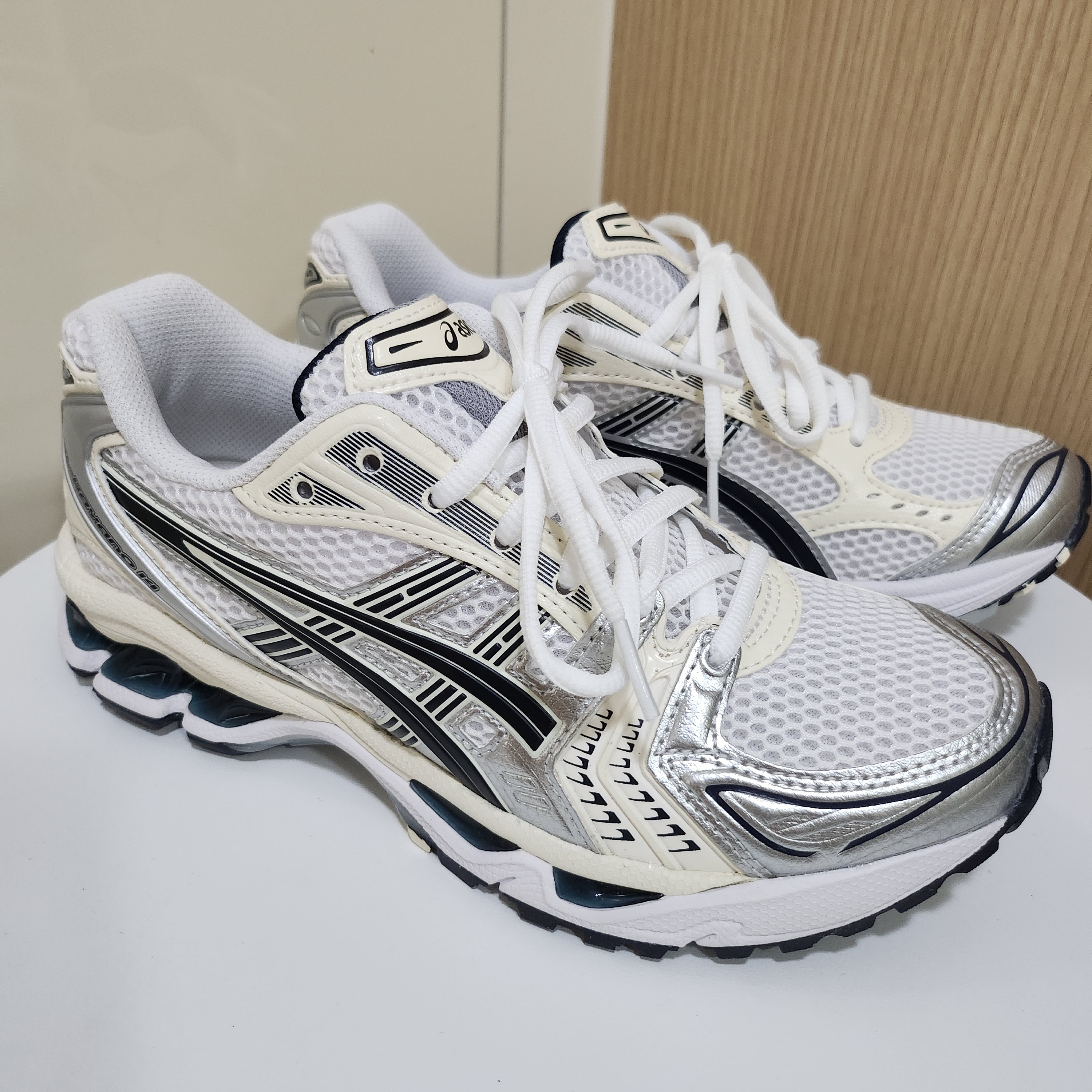 (W) Asics Gel-Kayano 14 White Midnight 착용 스타일 - 1