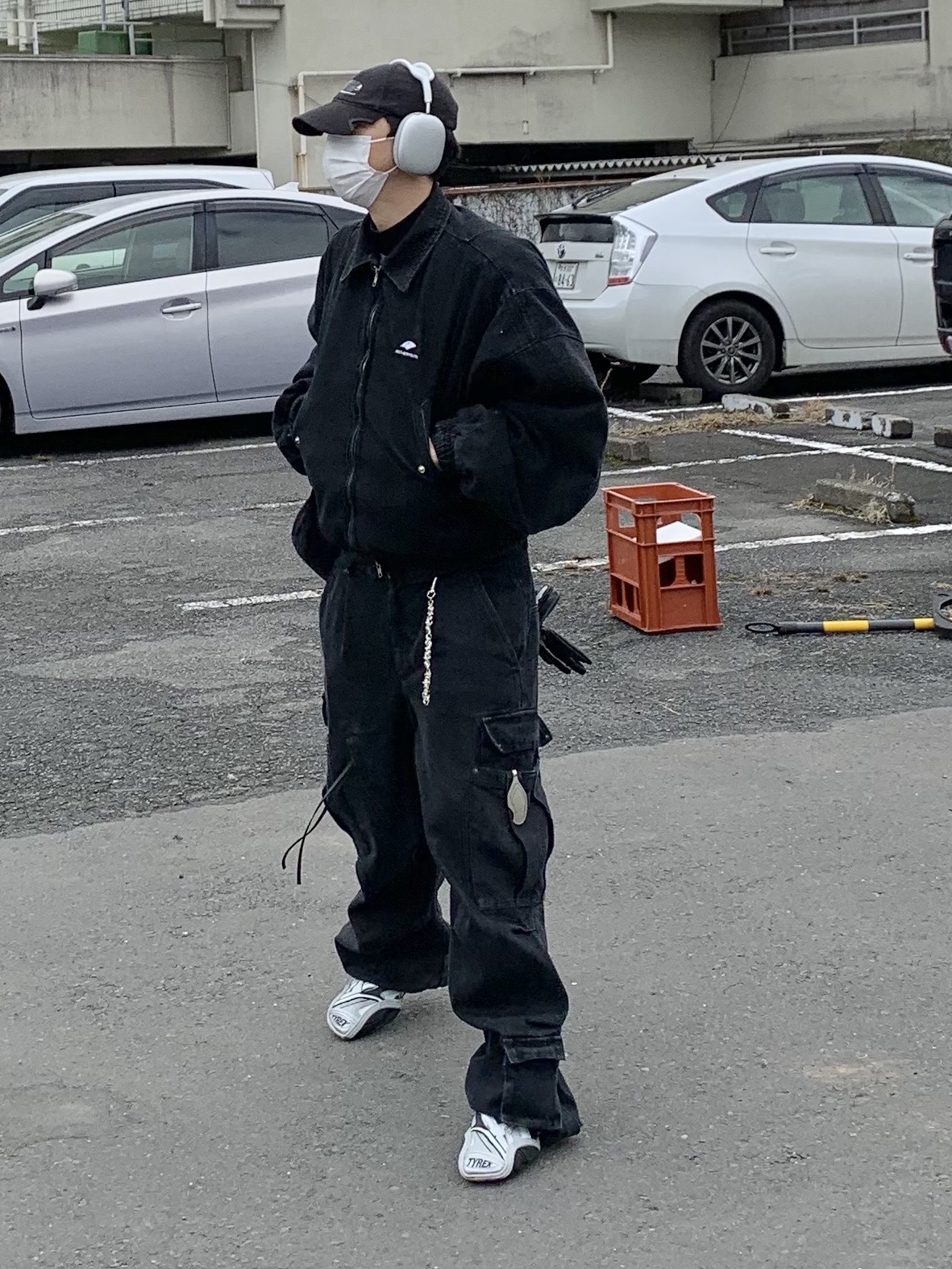 Balenciaga Tyrex Sneakers Black Grey, Apple AirPods Max Lightning Silver (Korean Ver.) 착용 스타일 - 1