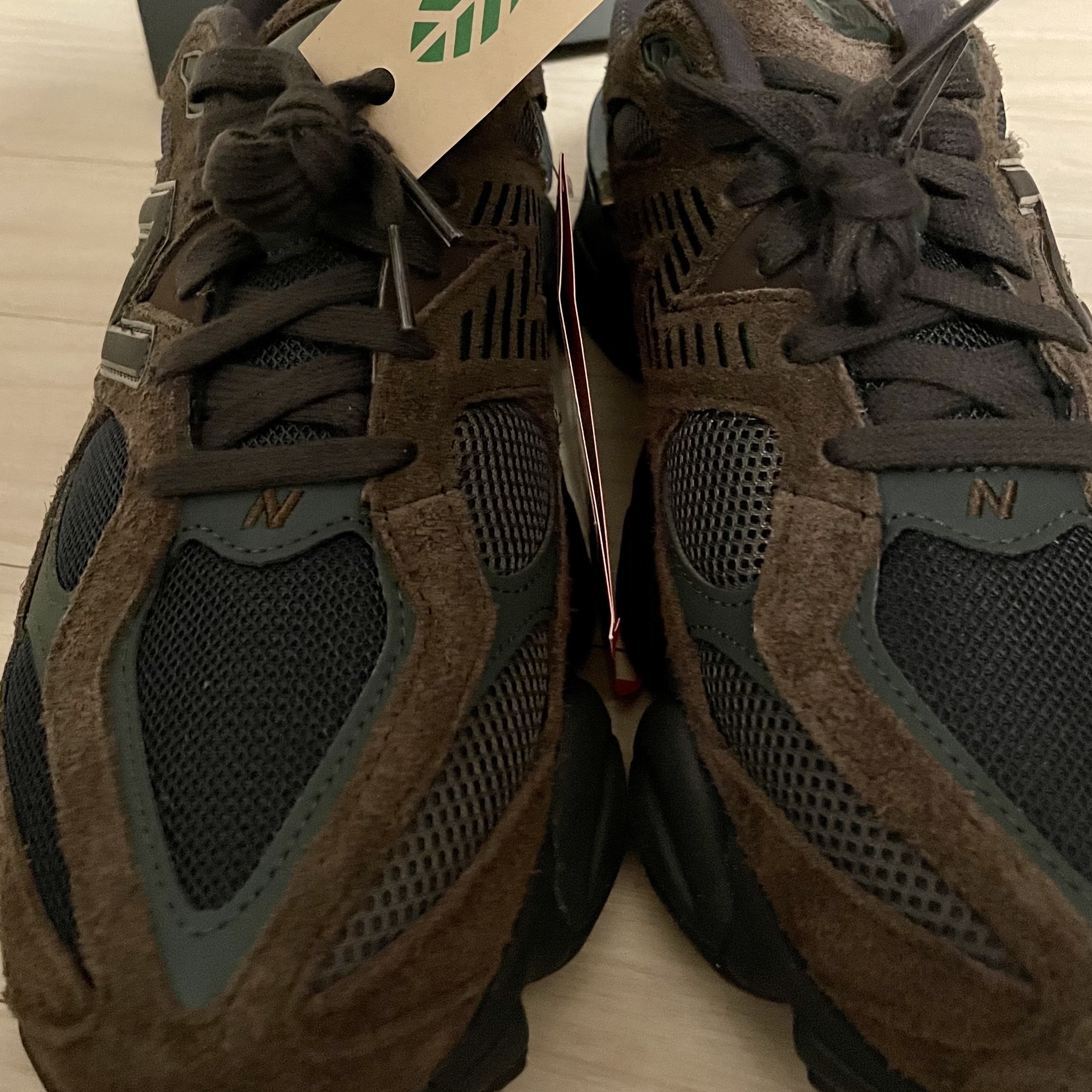 New Balance 9060 Rich Earth Outerspace 착용 스타일 - 2