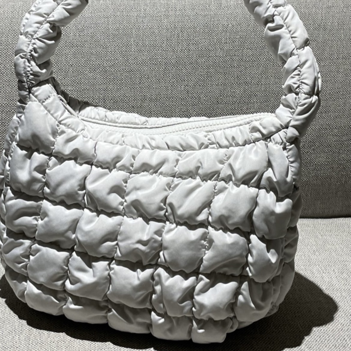 COS Quilted Mini Bag Light Grey 착용 스타일