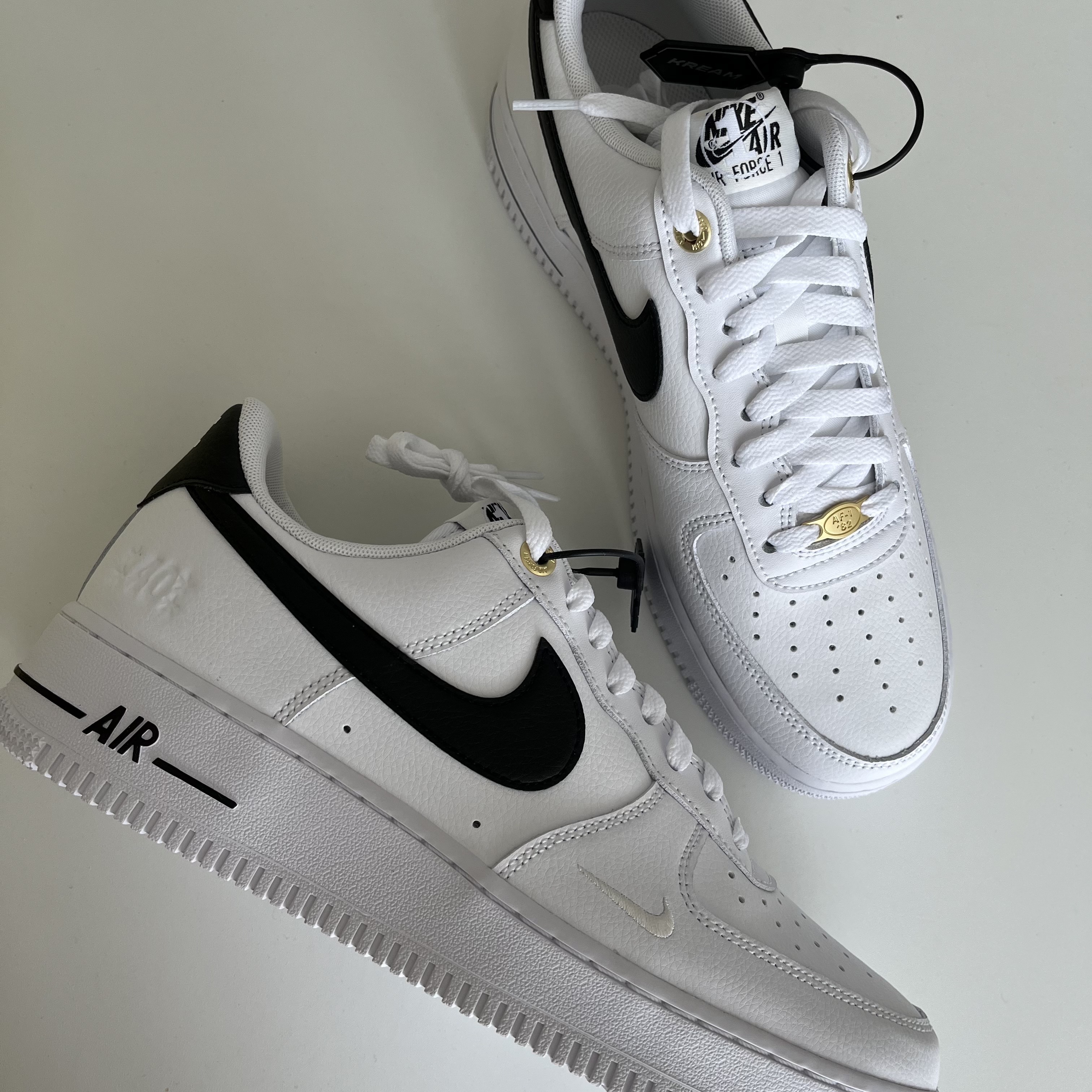 Nike Air Force 1 '07 LV8 40th Anniversary Join Forces White Black 착용 스타일