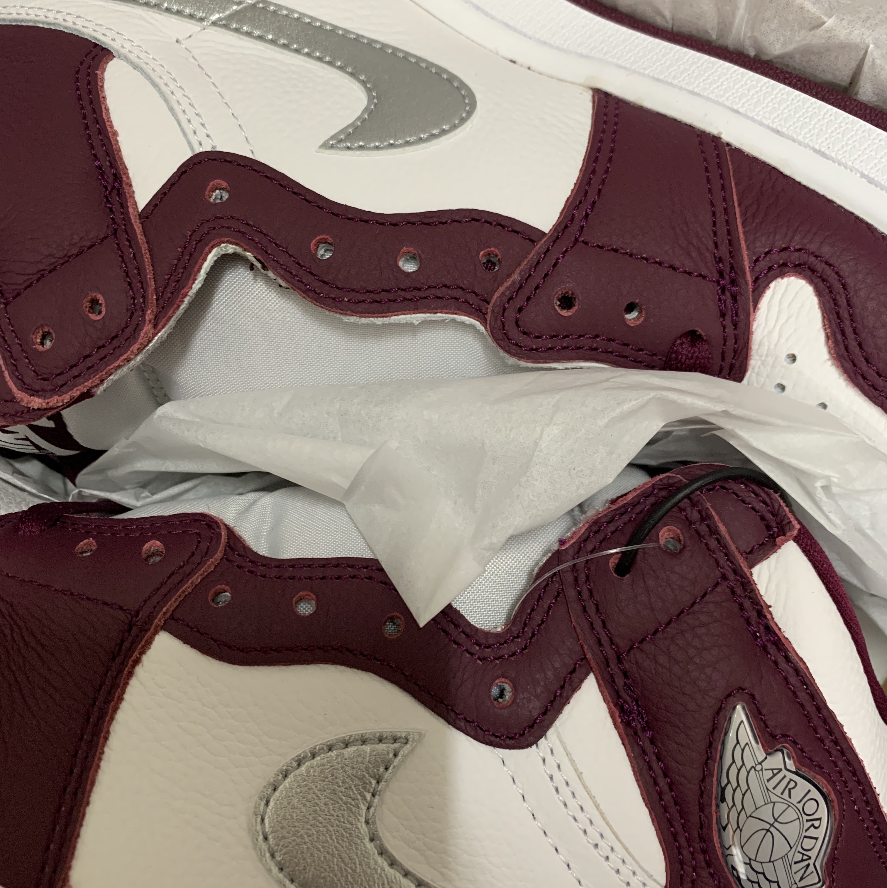 Jordan 1 Retro High OG Bordeaux, Nike x Stussy NRG RA Pullover Hoodie Dark Grey Heather (DJ9488-063) 착용 스타일 - 3
