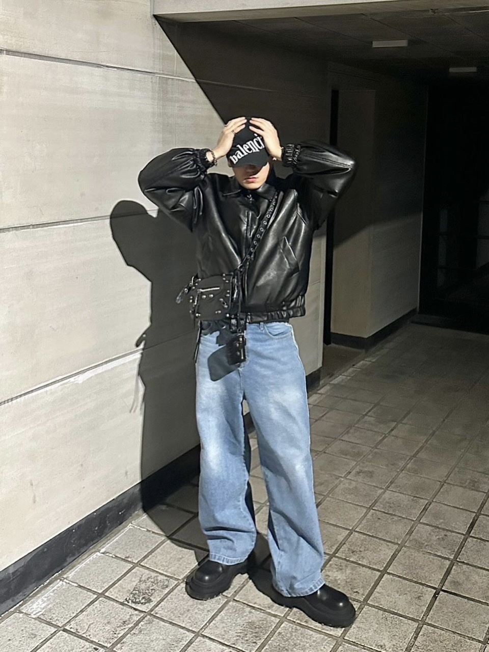 Balenciaga Crocodile Embossed Le Cagole XS Shoulder Bag Black, Yeezy Gap Engineered By Balenciaga Flame Cap Black 착용 스타일 - 1