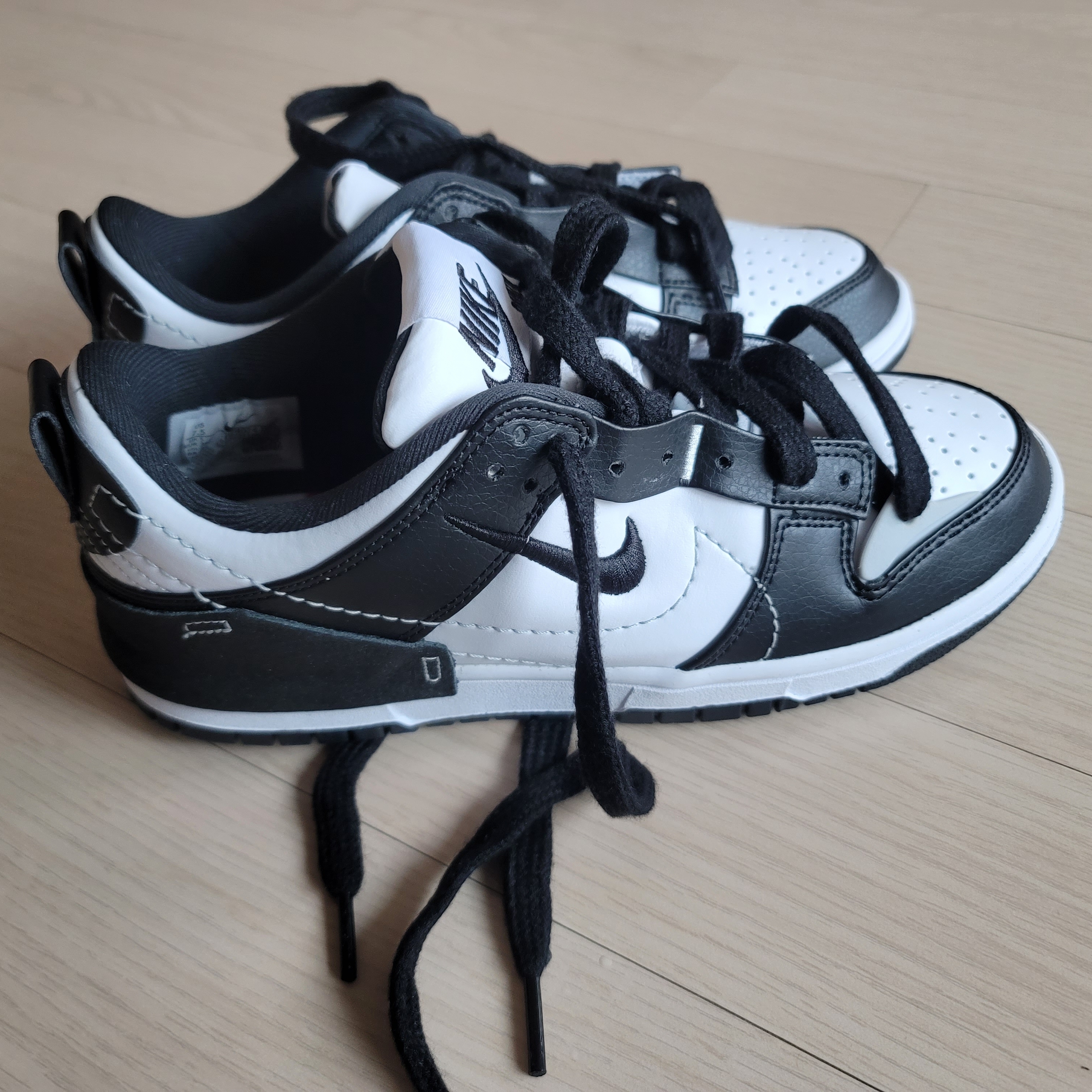 (W) Nike Dunk Low Disrupt 2 Black White 착용 스타일 - 2