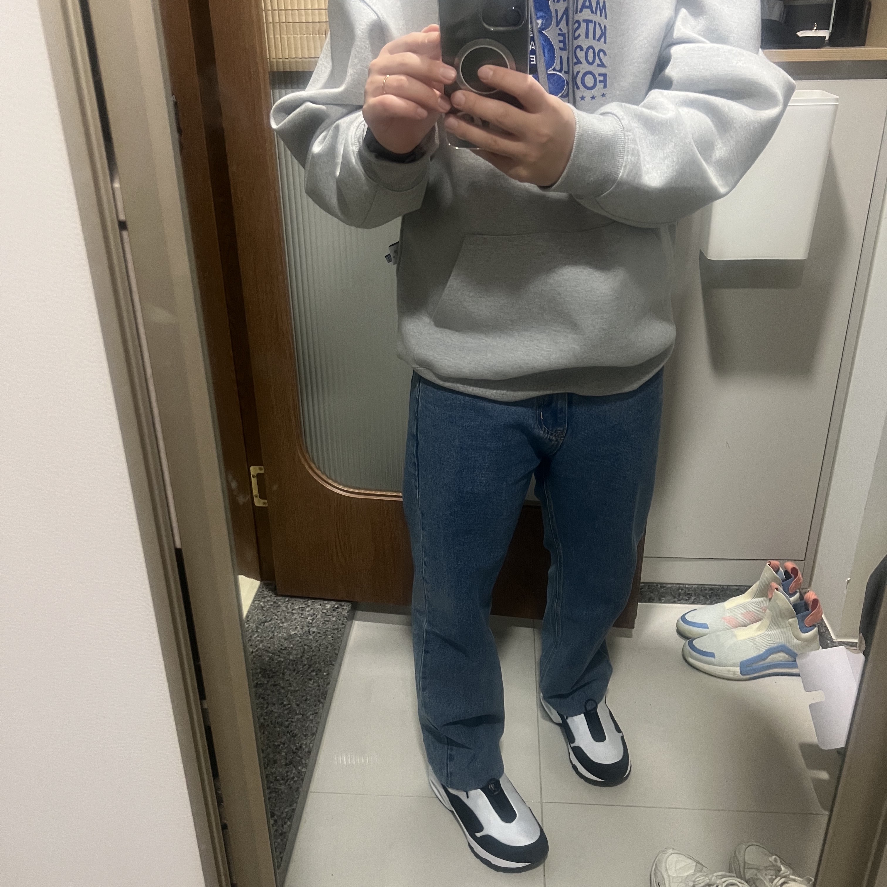 Nike x Comme des Garcons Homme Plus Air Max Sunder SP White Black, Maison Kitsune x Ader Error Meditation Fox Hoodie Grey 착용 스타일