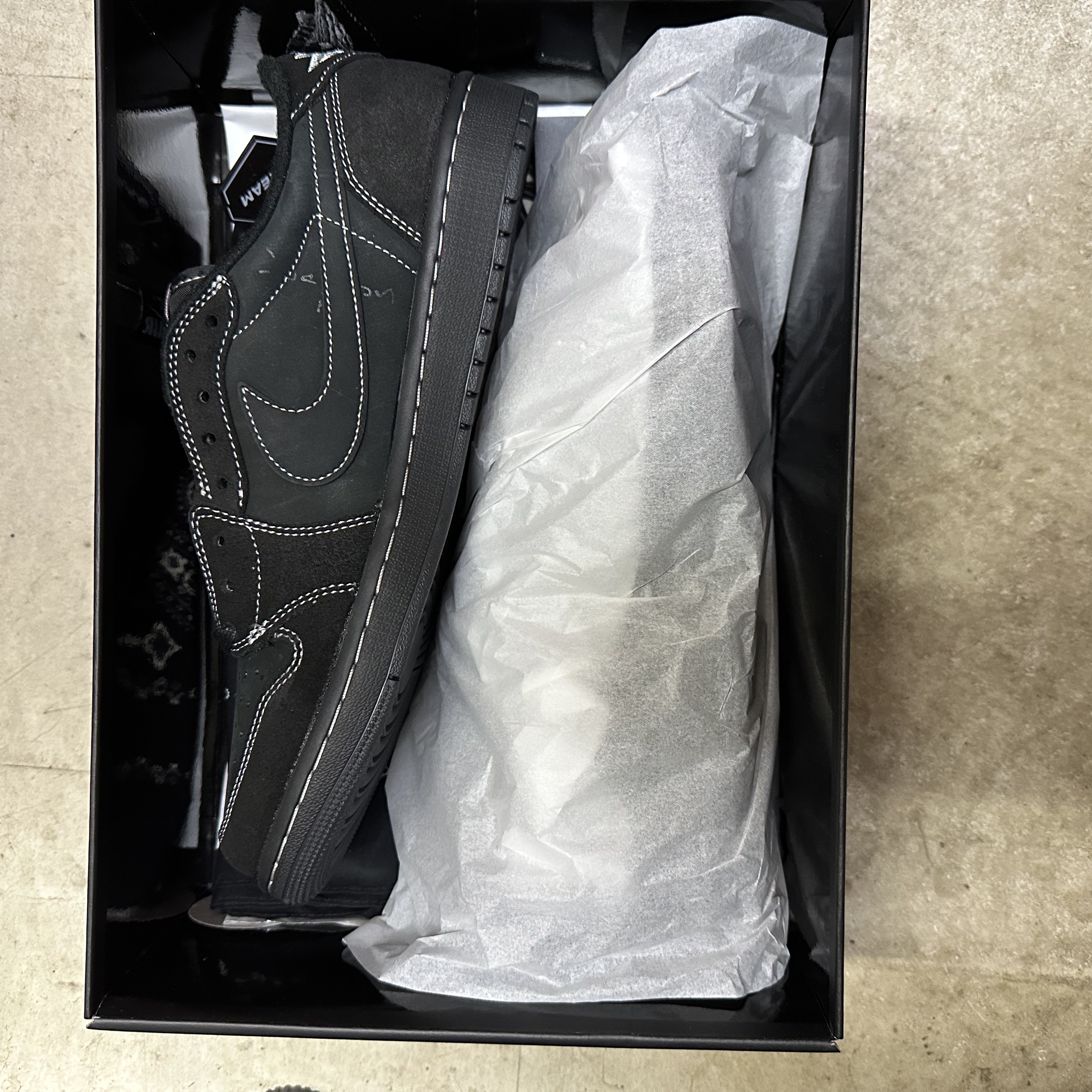 Jordan 1 x Travis Scott Retro Low OG SP Black Phantom 착용 스타일 - 2