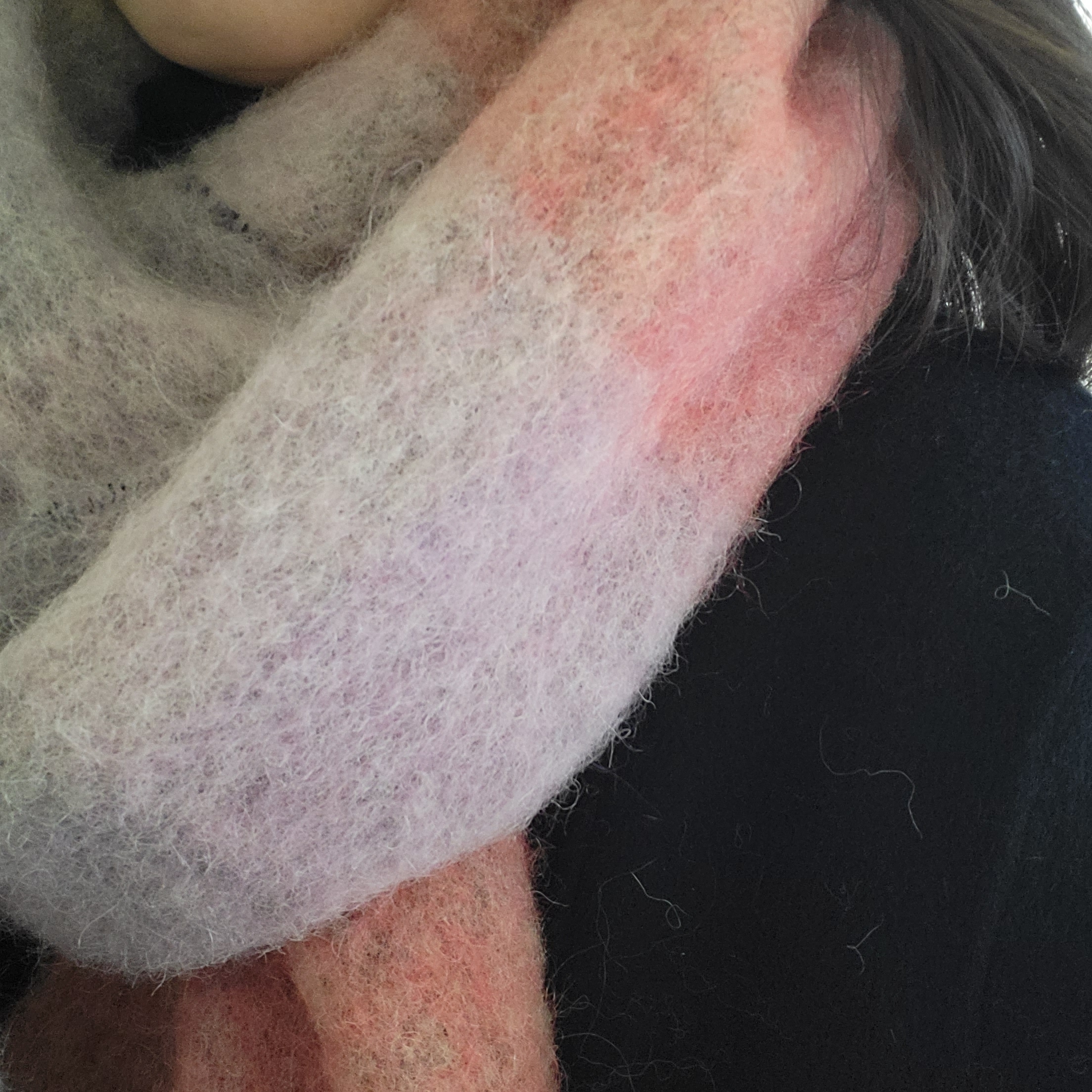 Acne Studios Mohair Check Muffler Fuchsia Lilac Pink 착용 스타일 - 2