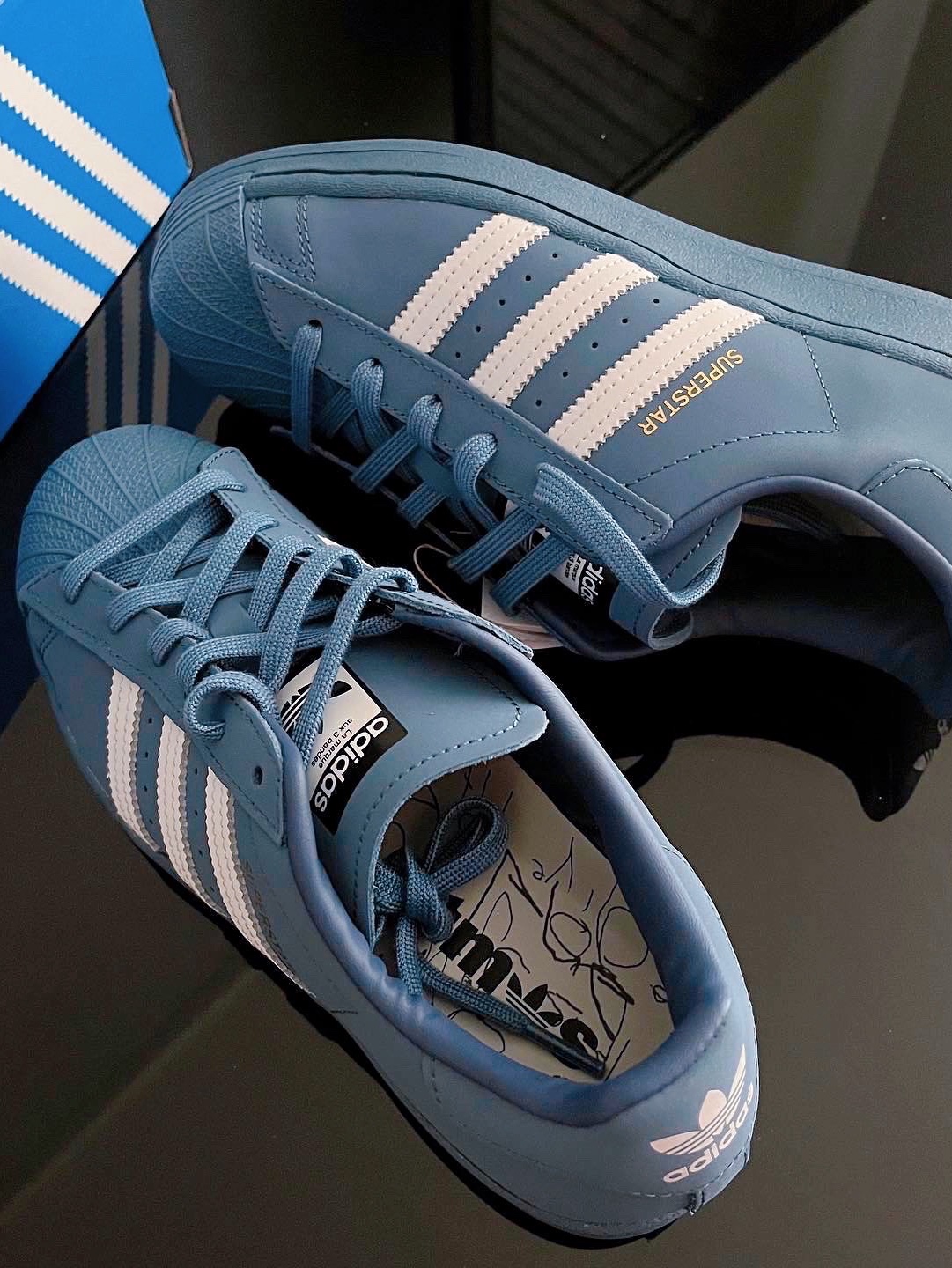 Adidas x Atmos x Daiki Tsuneta Superstar Altered Blue 착용 스타일 - 1