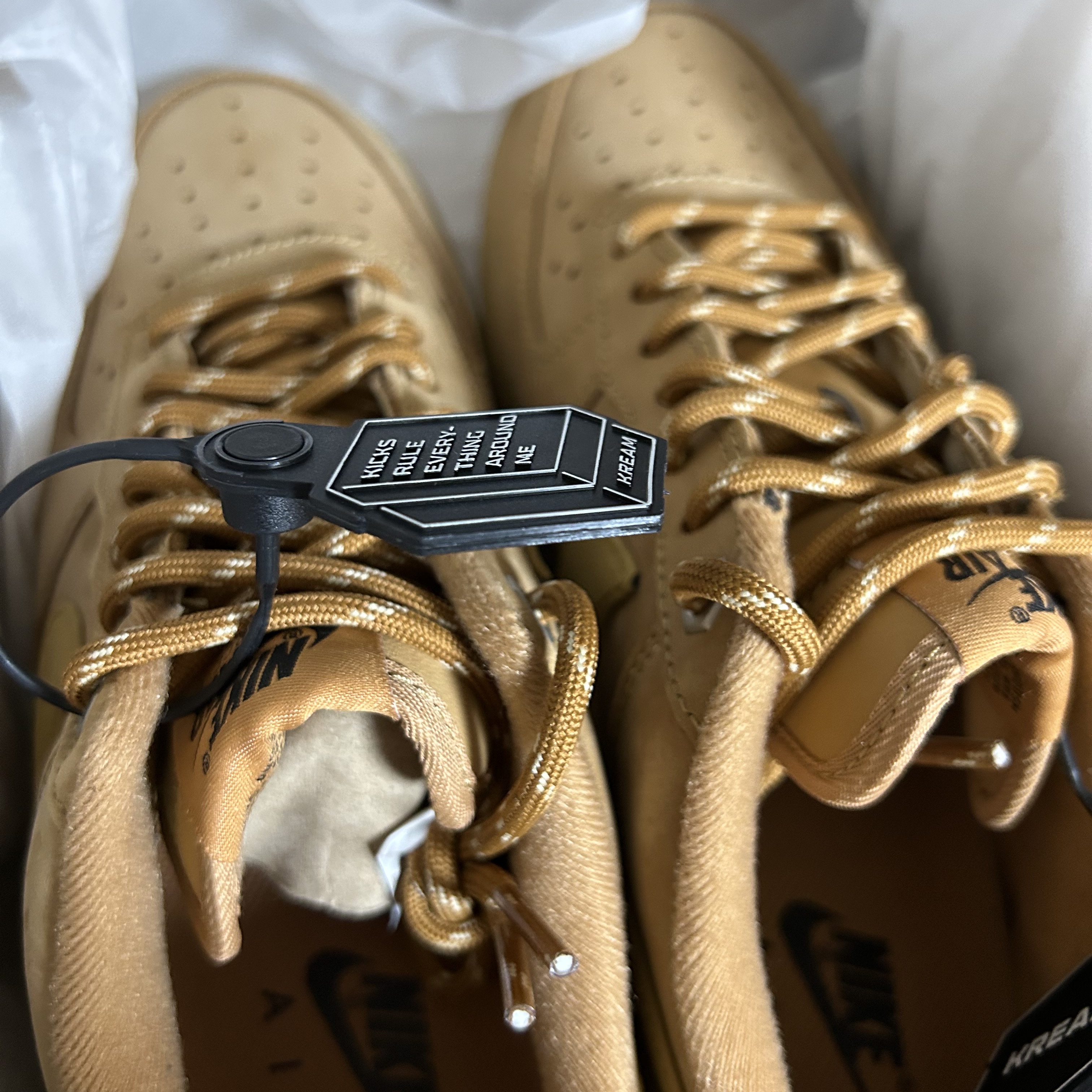 Nike Air Force 1 '07 WB Flax 착용 스타일