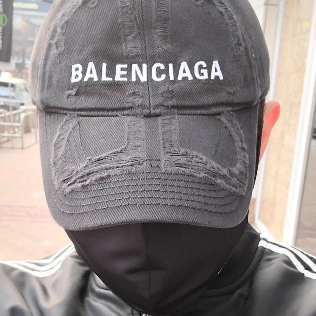Balenciaga x Adidas Bomber Jacket Black 착용 스타일 - 3