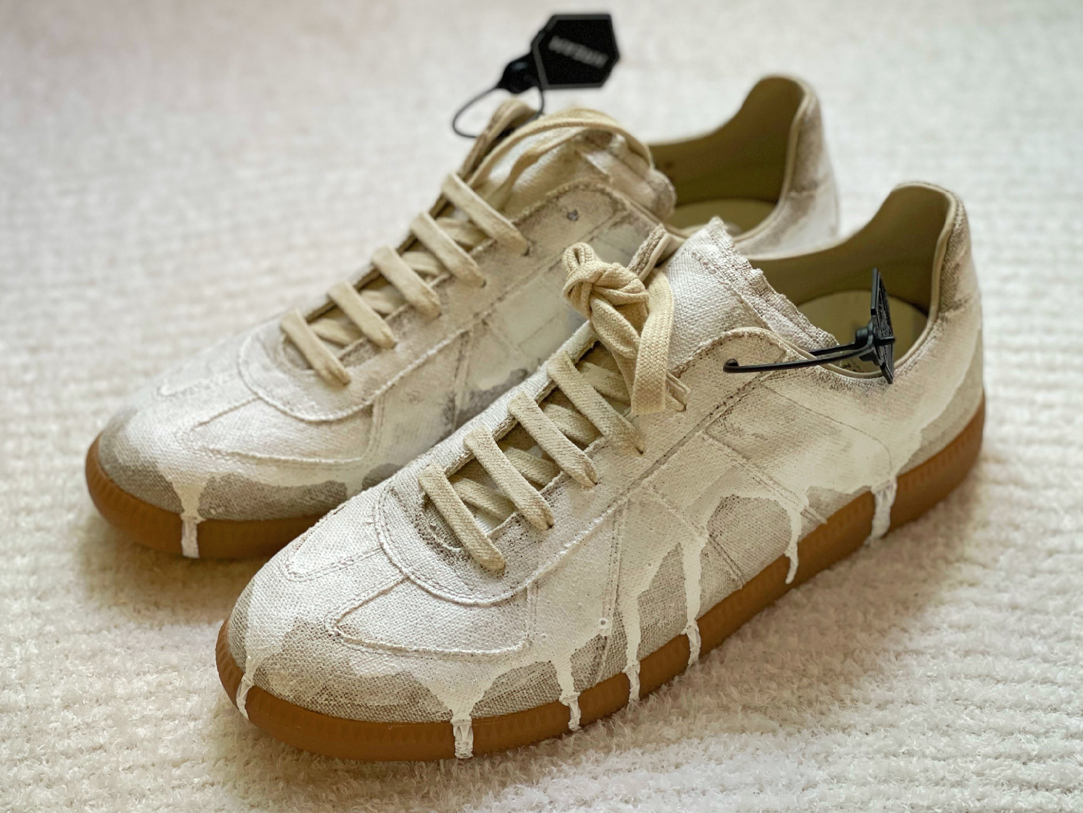 Maison Margiela Canvas Paint White Replica Sneakers 착용 스타일