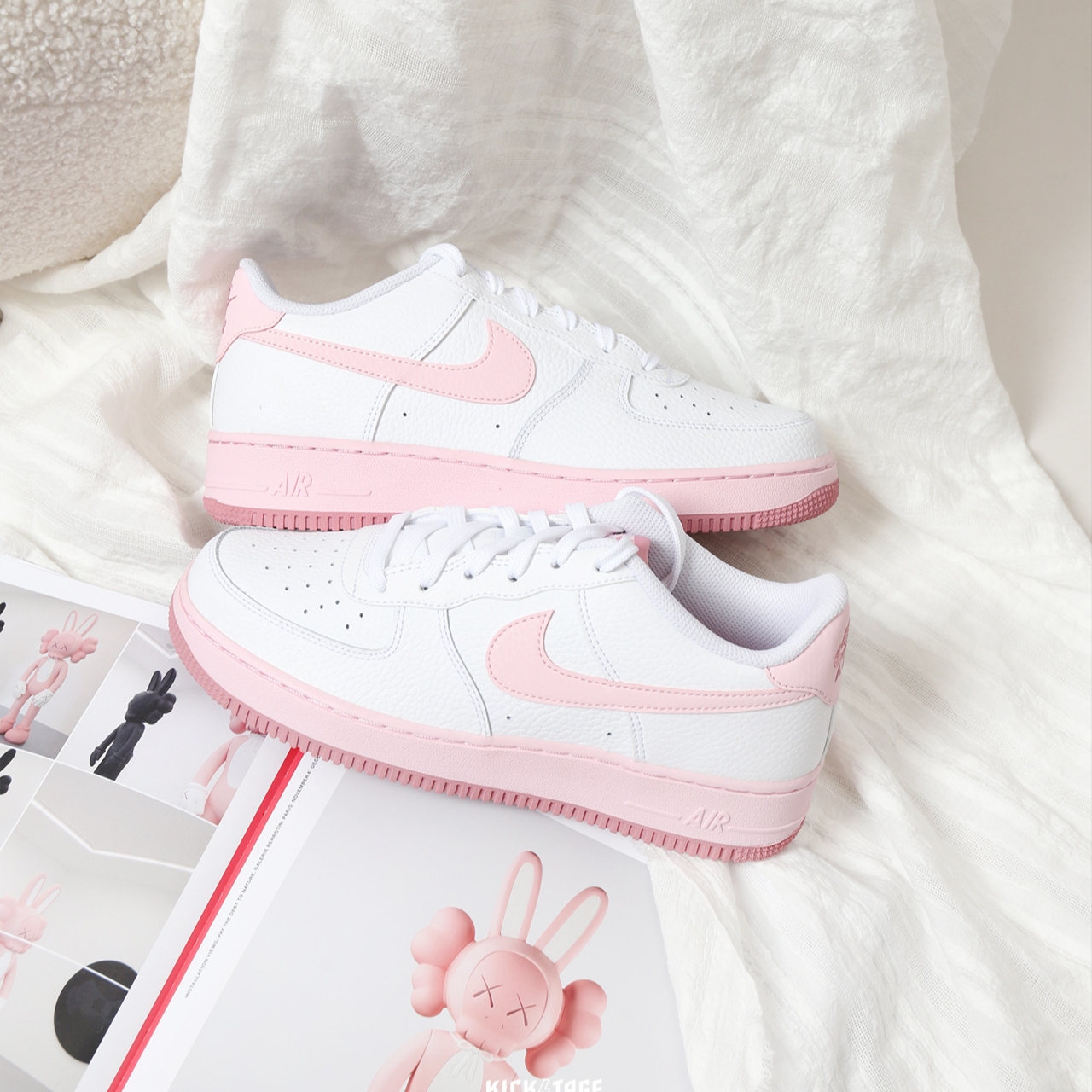 (GS) Nike Air Force 1 White Pink 착용 스타일