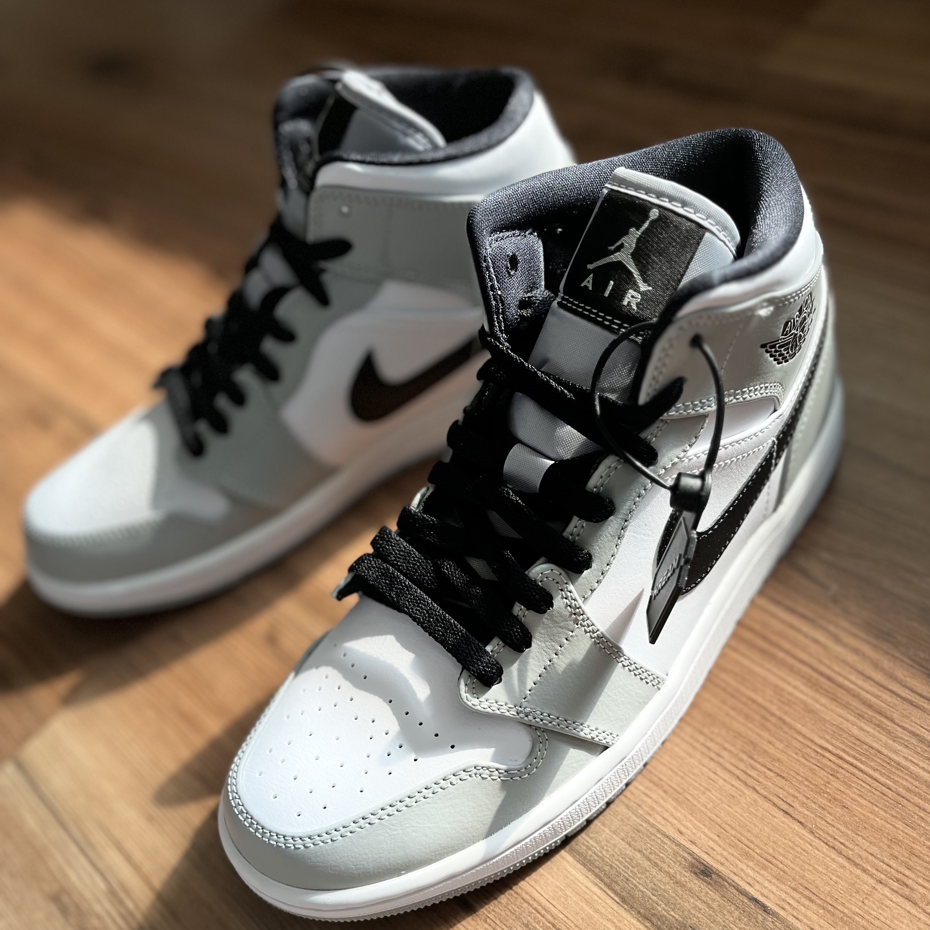 Jordan 1 Mid Light Smoke Grey 착용 스타일
