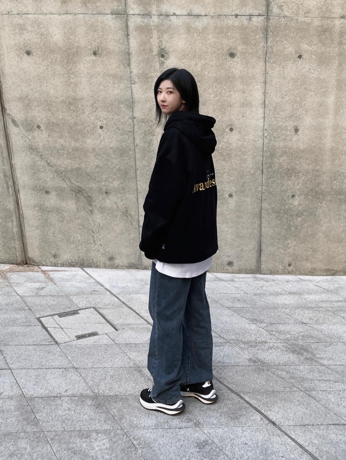 Nike x Sacai x Jean Paul Gaultier VaporWaffle Black White, (TD) Nike x NBA Dunk Low Black and Chile Red 착용 스타일 - 1