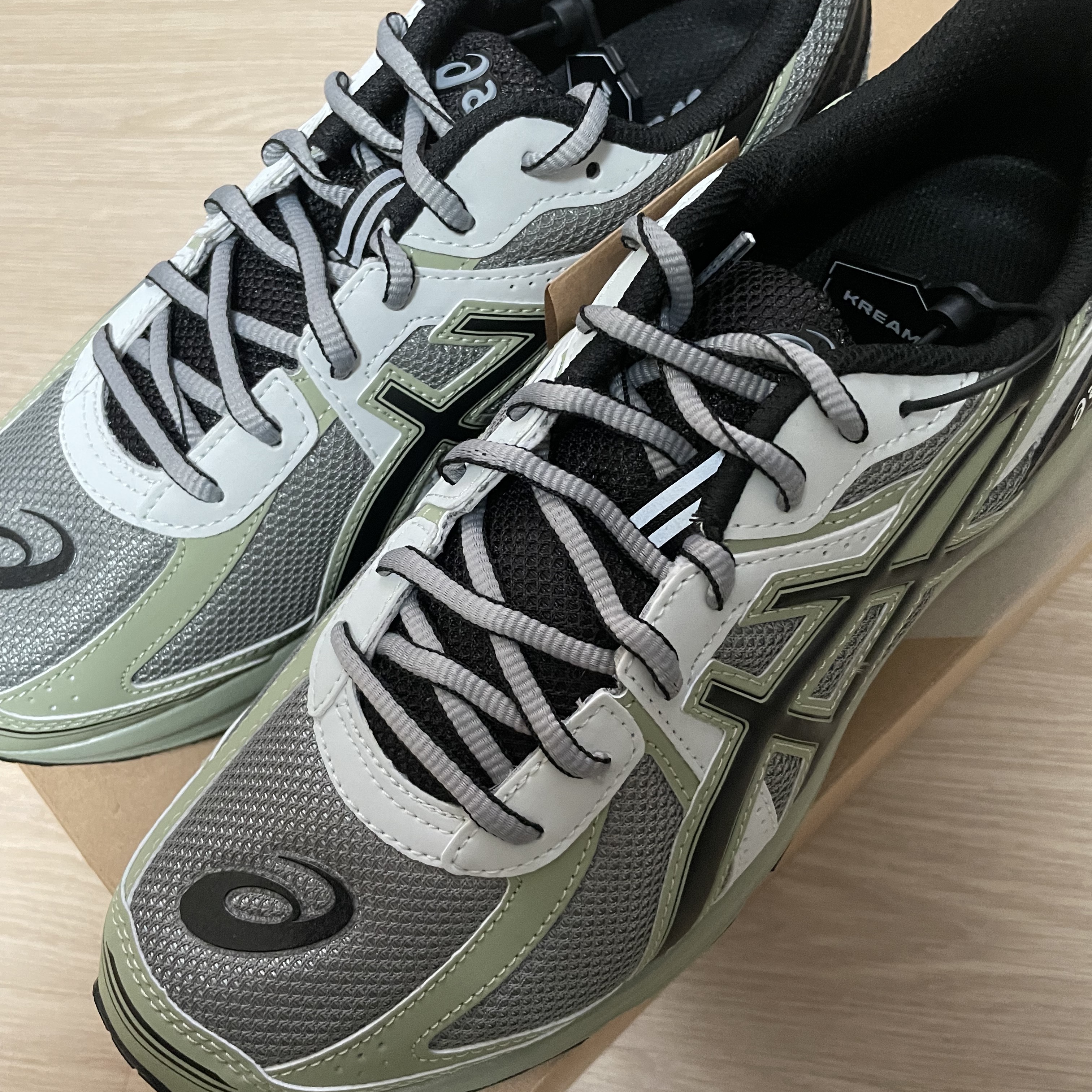 Asics Jog 100 S Sheet Rock - 2E Wide 착용 스타일