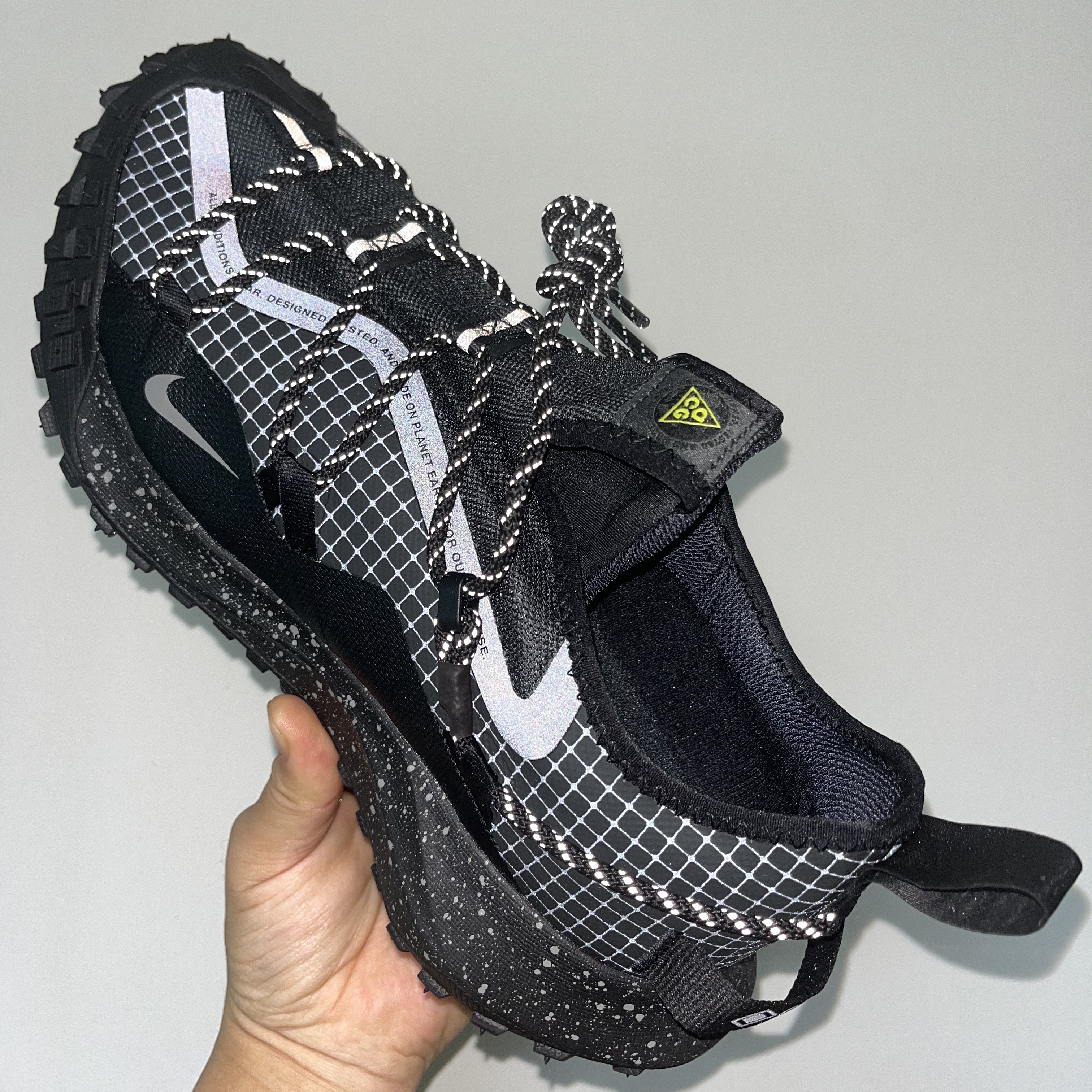 Nike ACG Mountain Fly Low Gore-Tex SE Dark Smoke Grey 착용 스타일 - 4