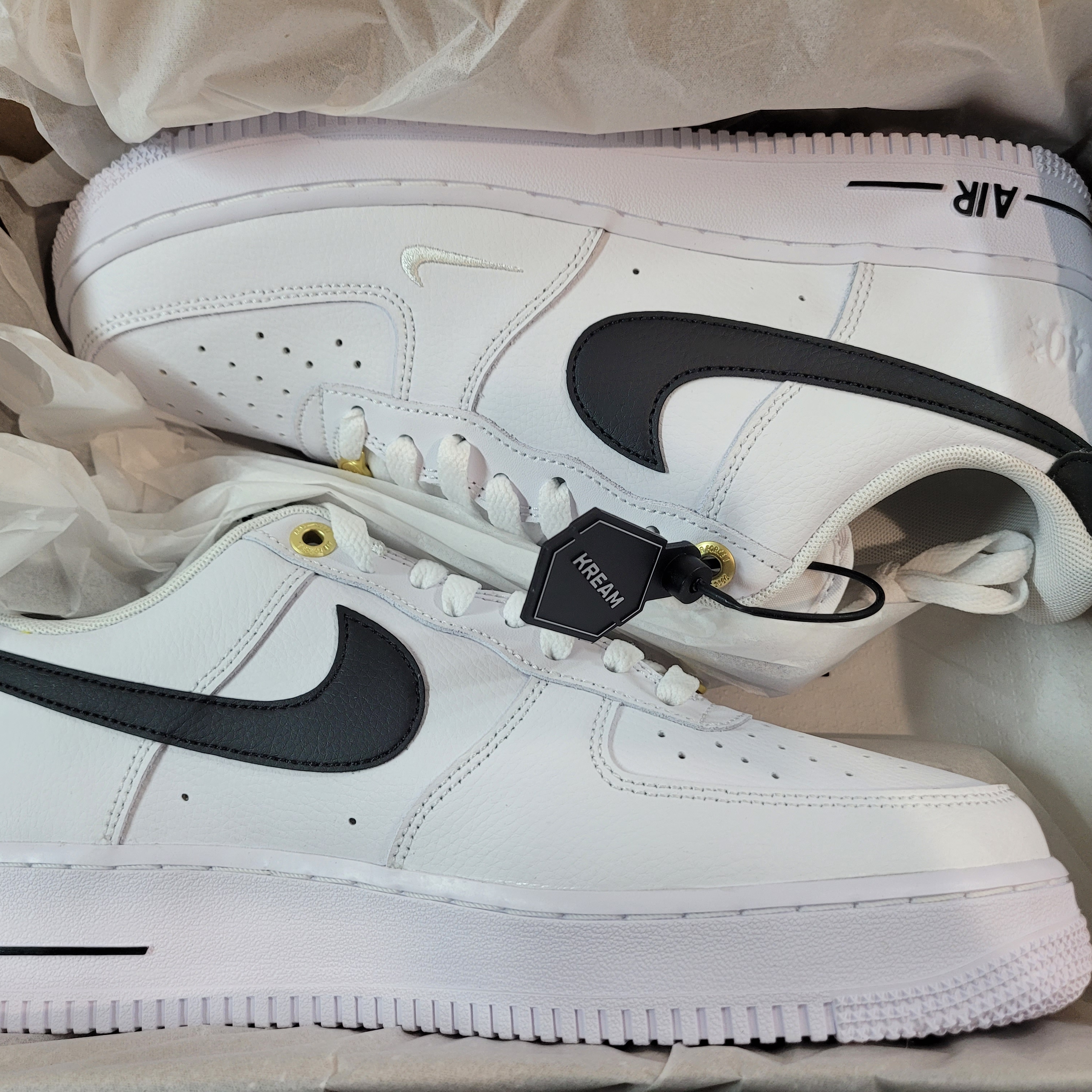 Nike Air Force 1 '07 LV8 40th Anniversary Join Forces White Black 착용 스타일