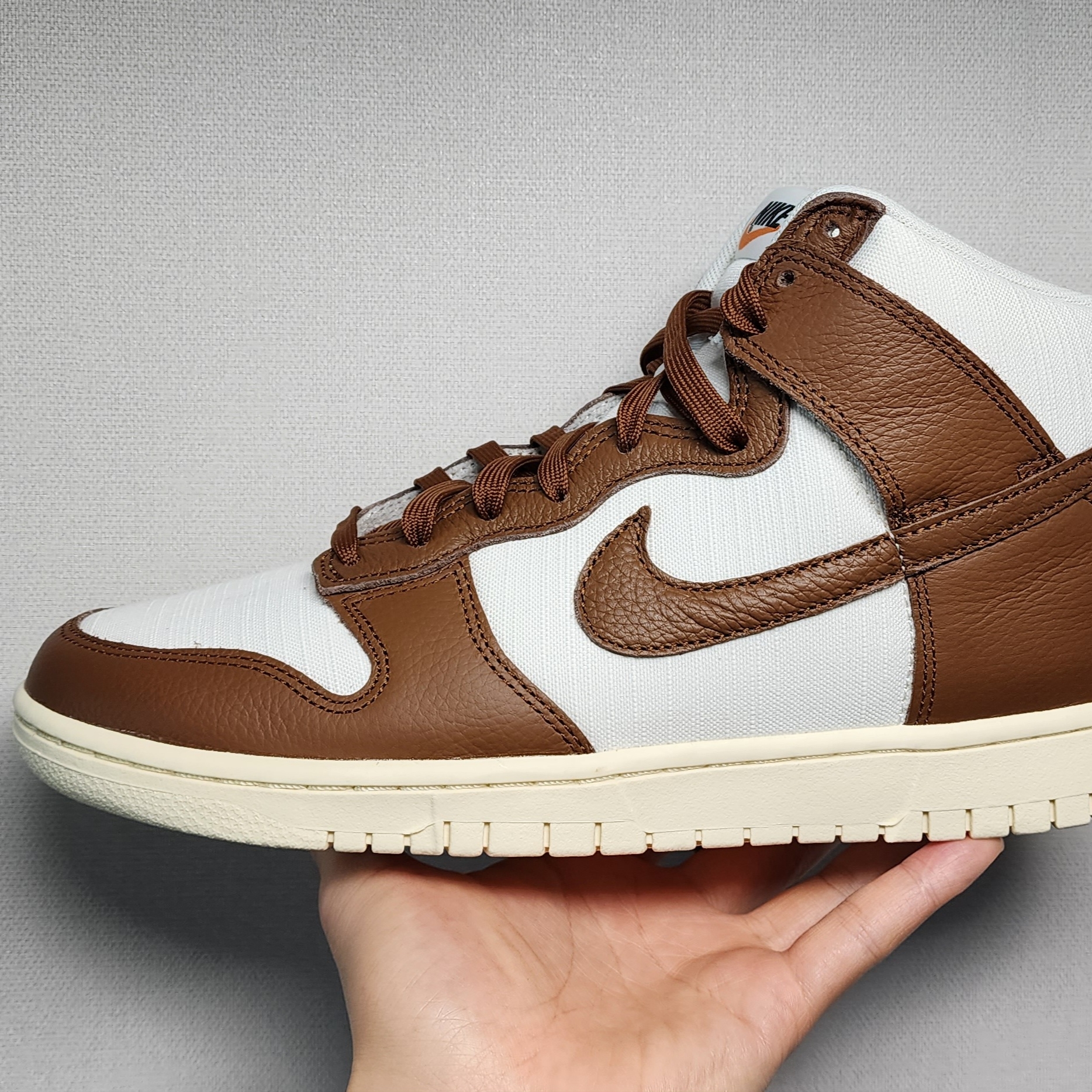 Nike Dunk High PRM Pecan and Sail 착용 스타일 - 2