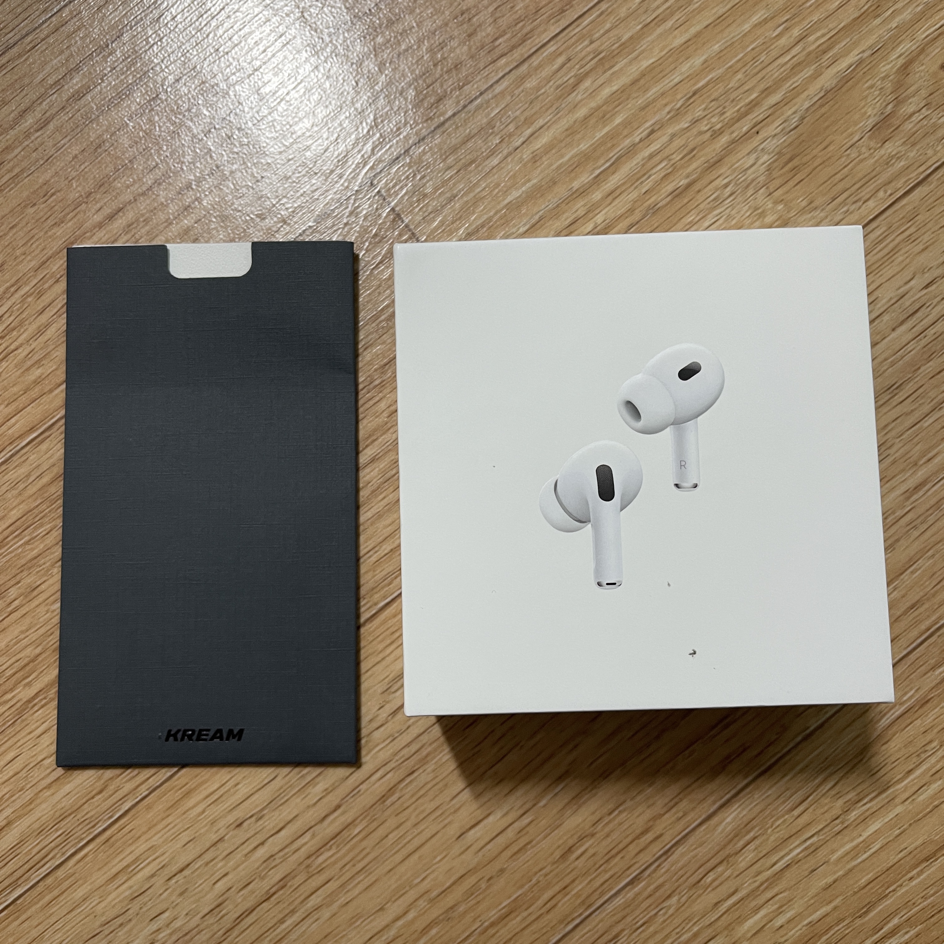 Apple AirPods Pro 2nd Gen (Korean Ver.) 착용 스타일 - 2