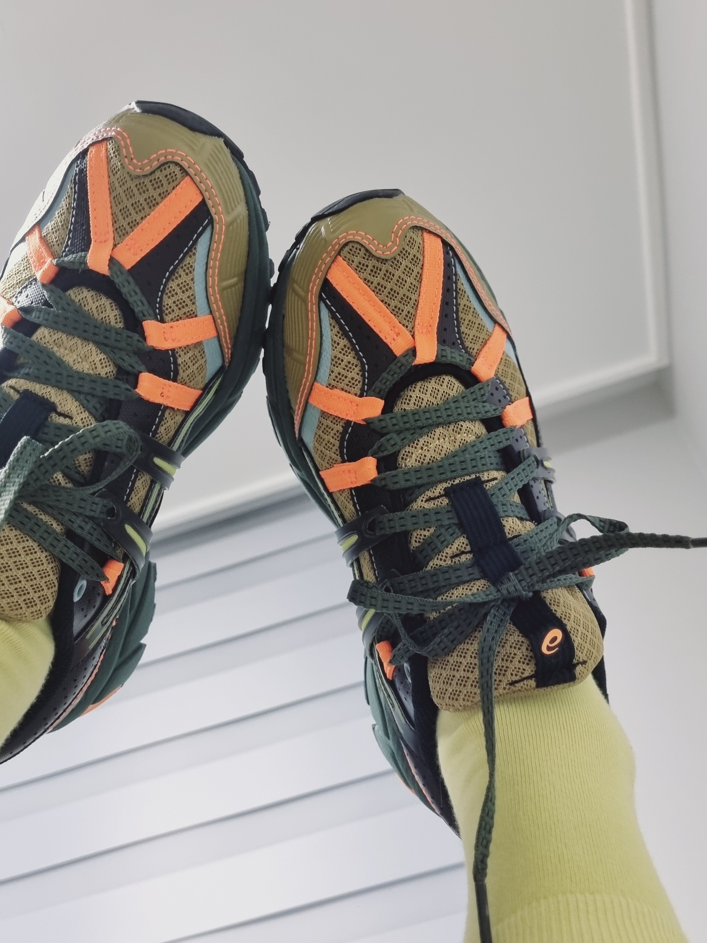 Asics x Andersson Bell Gel-Sonoma 15-50 Olive Oil Dark Brown 착용 스타일 - 3