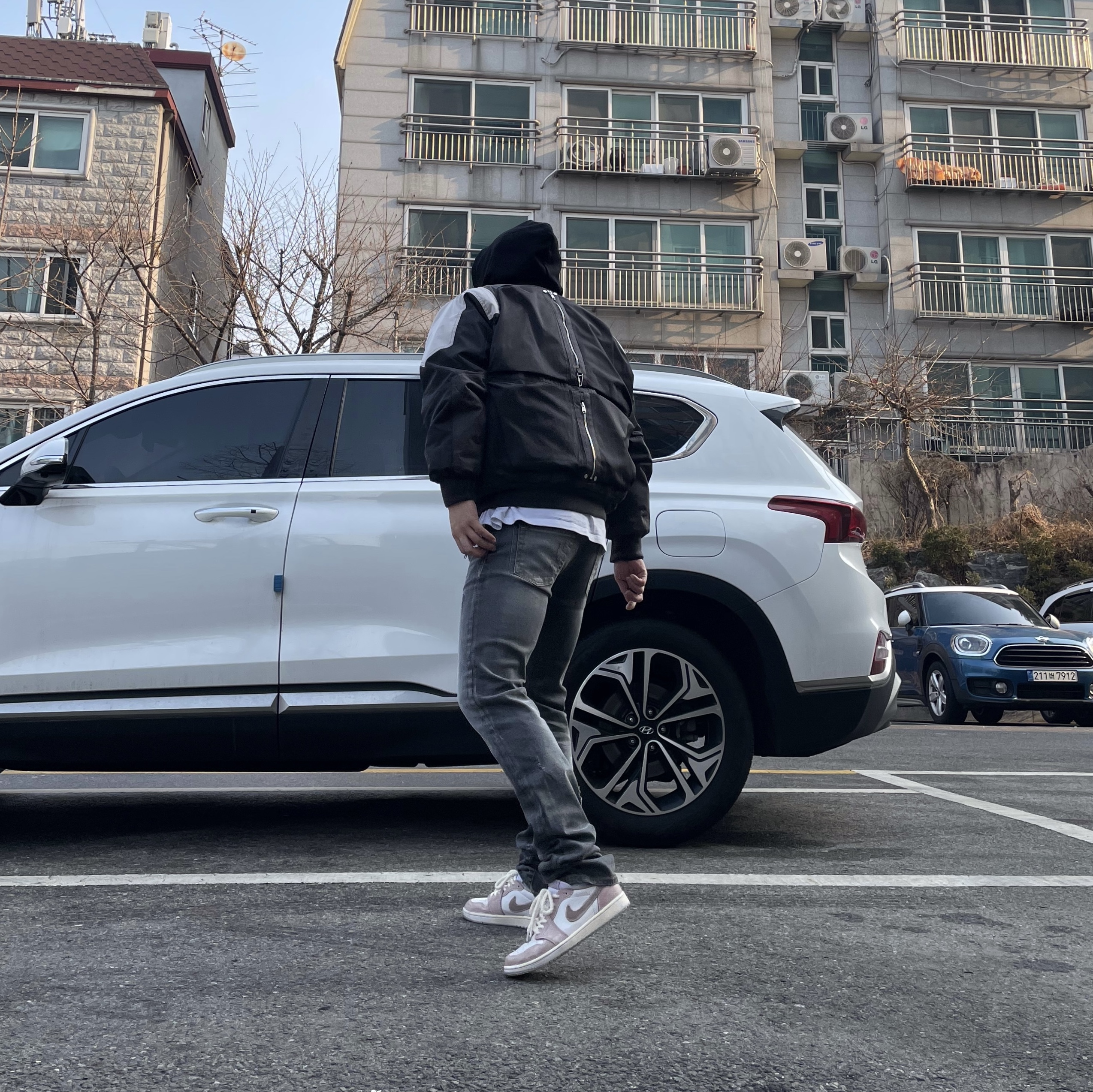 Undermycar Wani Kame Multi Block Pocket Turtle Bomber Driftwood - 22FW, Jordan 1 Low OG Neutral Grey 착용 스타일 - 4