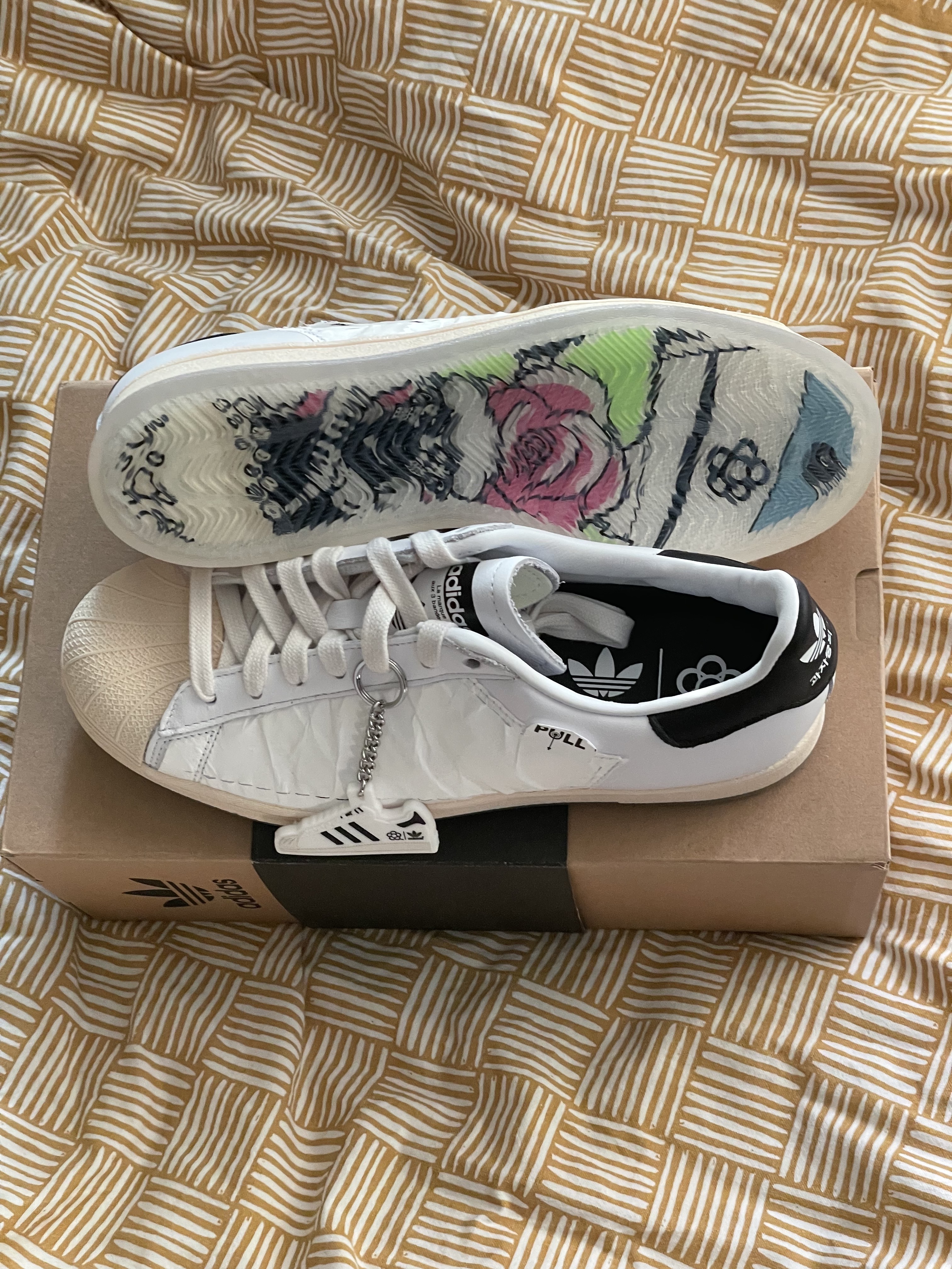 Adidas x Taegeukdang Superstar White Black 착용 스타일 - 5