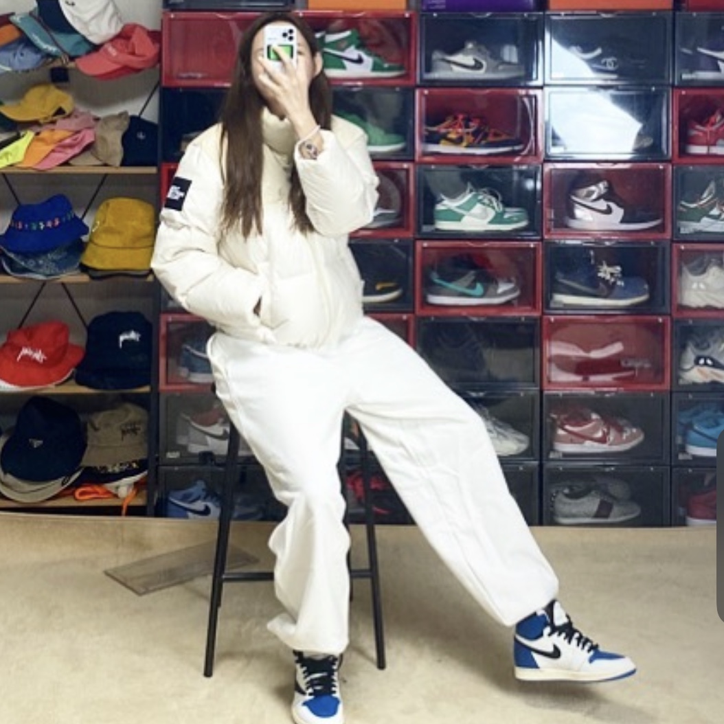 (W) The North Face White Label Novelty Nuptse Down Jacket Cream, Jordan 1 x Travis Scott x Fragment Retro High OG SP Military Blue 착용 스타일