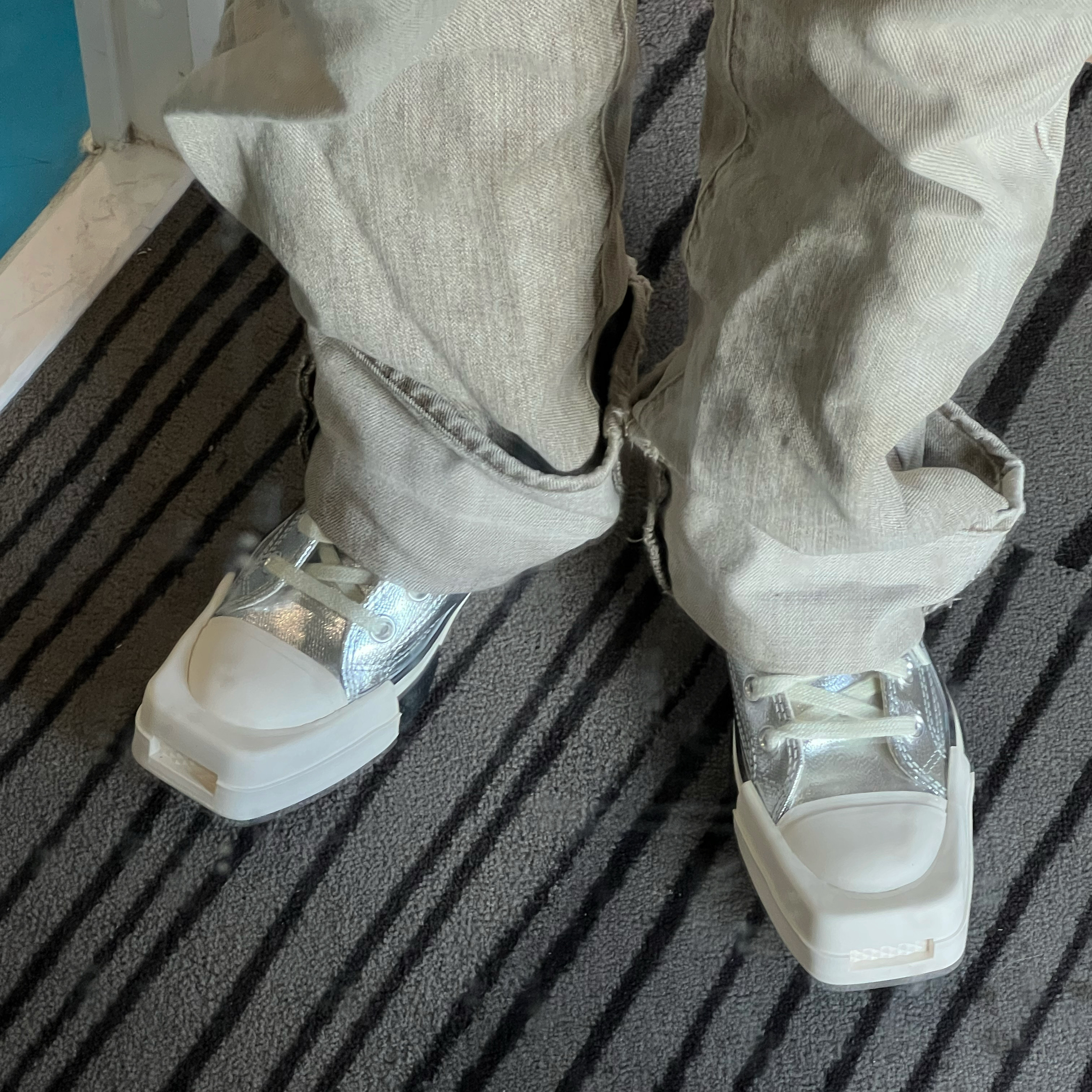 Converse x Drkshdw Turbodrk Chuck 70 Ox Silver Lacquered Denim 착용 스타일