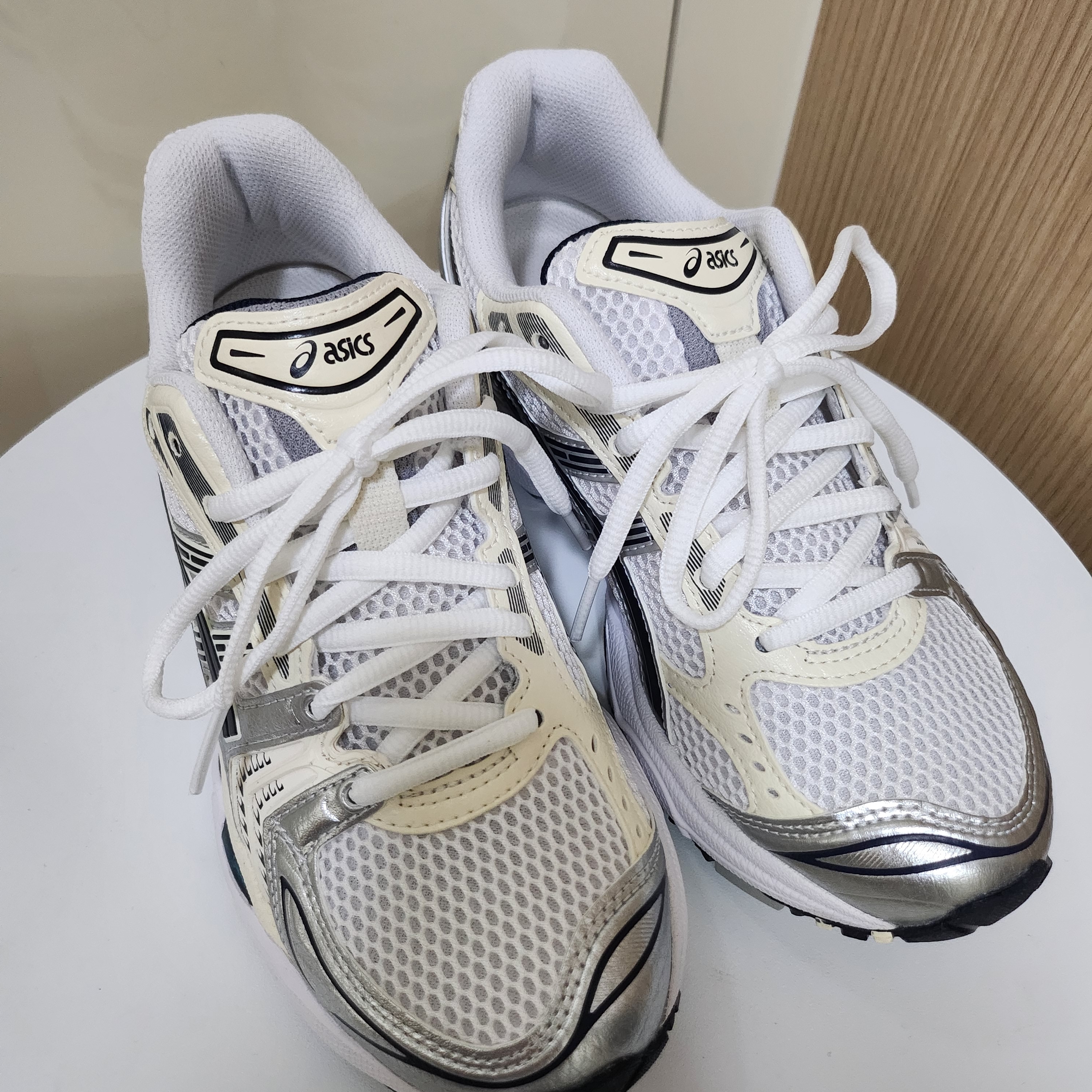 (W) Asics Gel-Kayano 14 White Midnight 착용 스타일 - 2