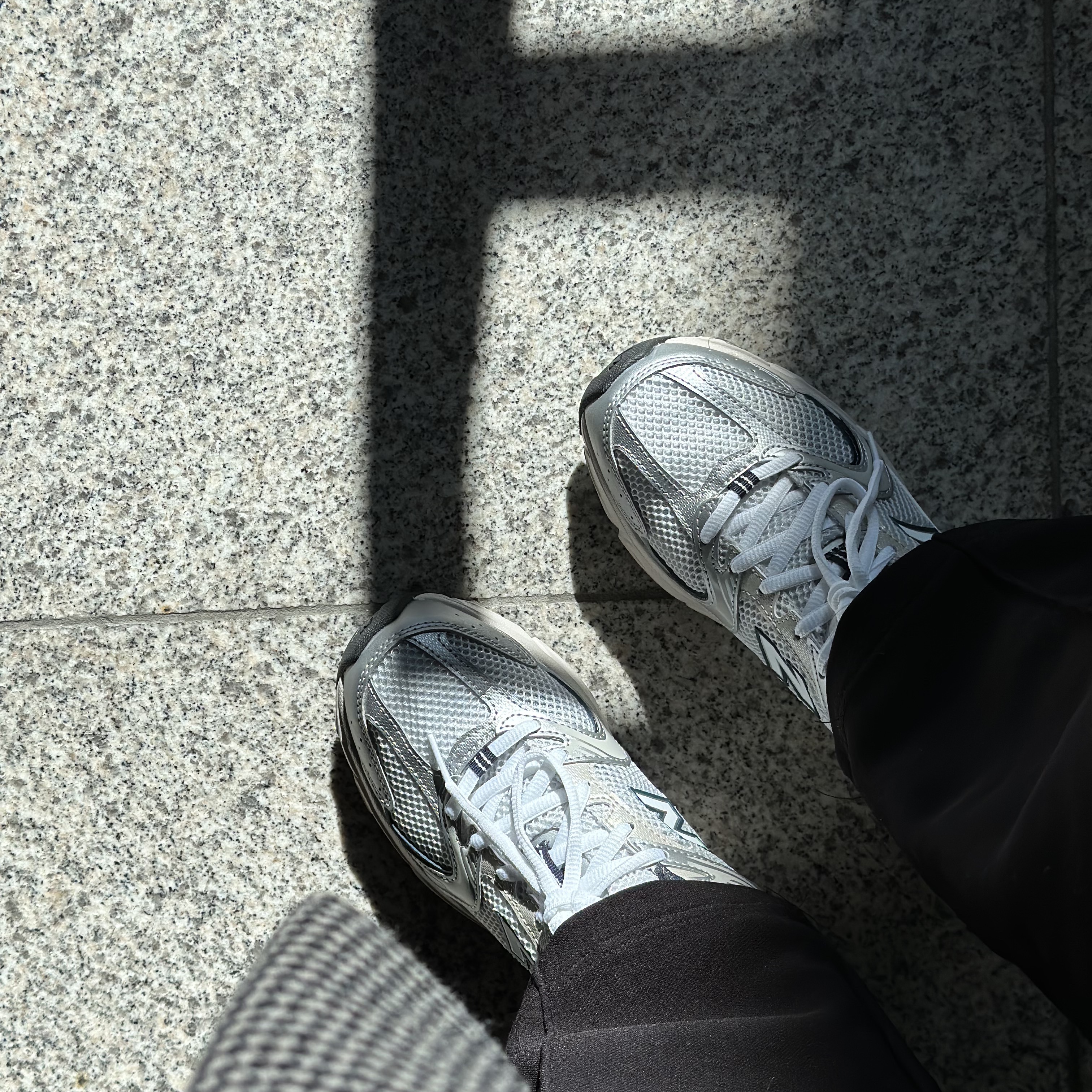 New Balance 530 Steel Grey 착용 스타일