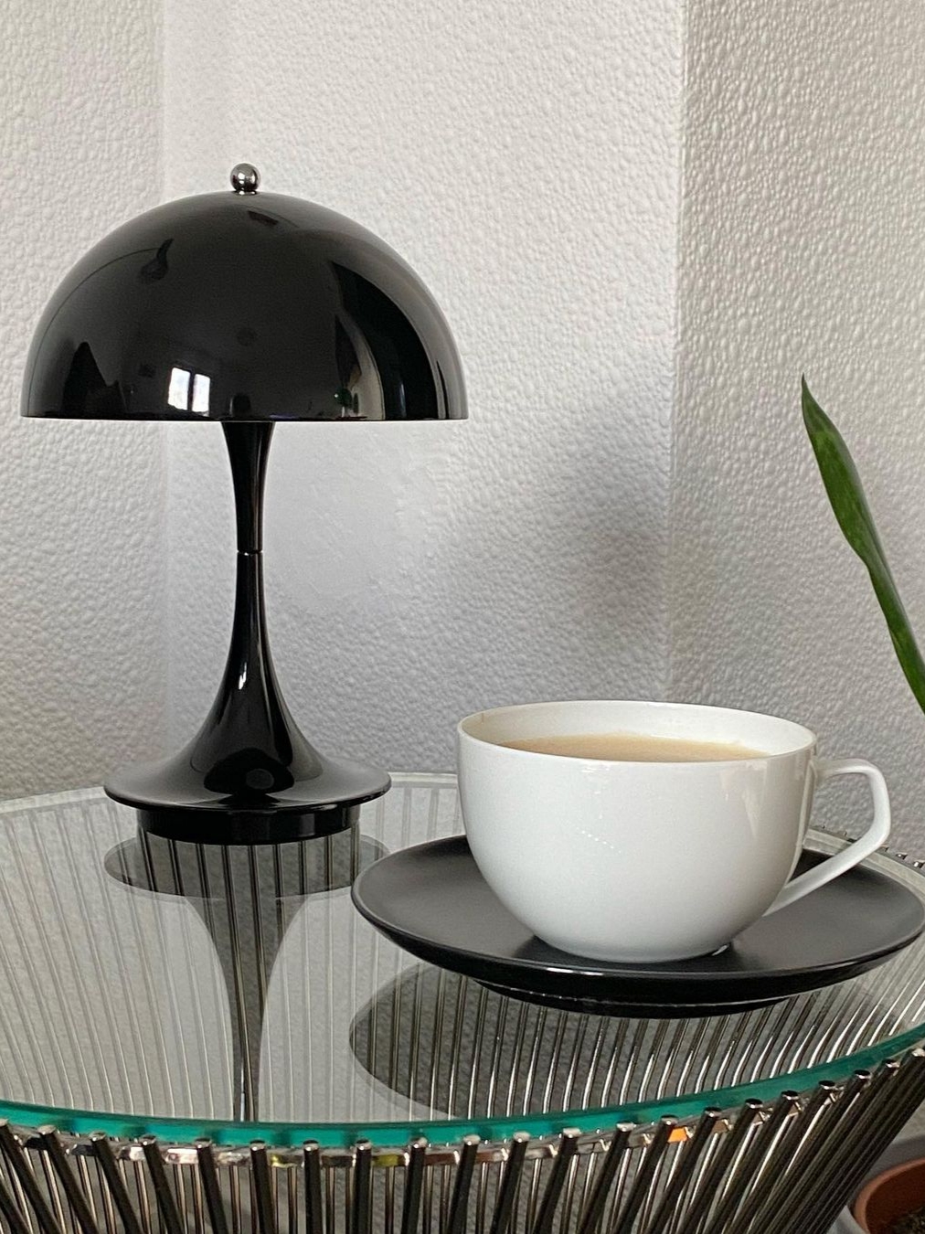 Knoll Platner Side Table Nickel Clear Glass 400mm 착용 스타일