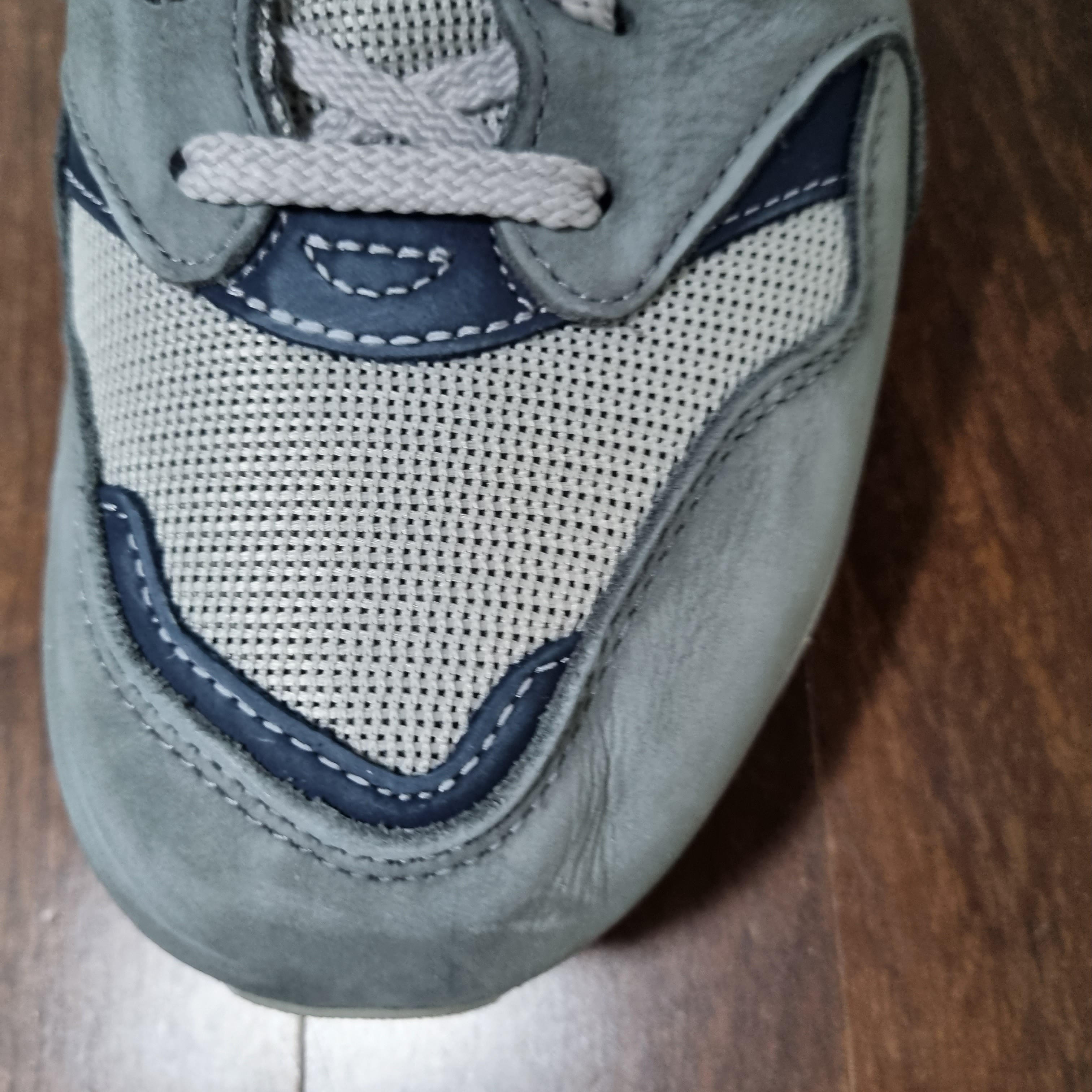 New Balance 1600 Premium Vintage Grey 착용 스타일 - 1