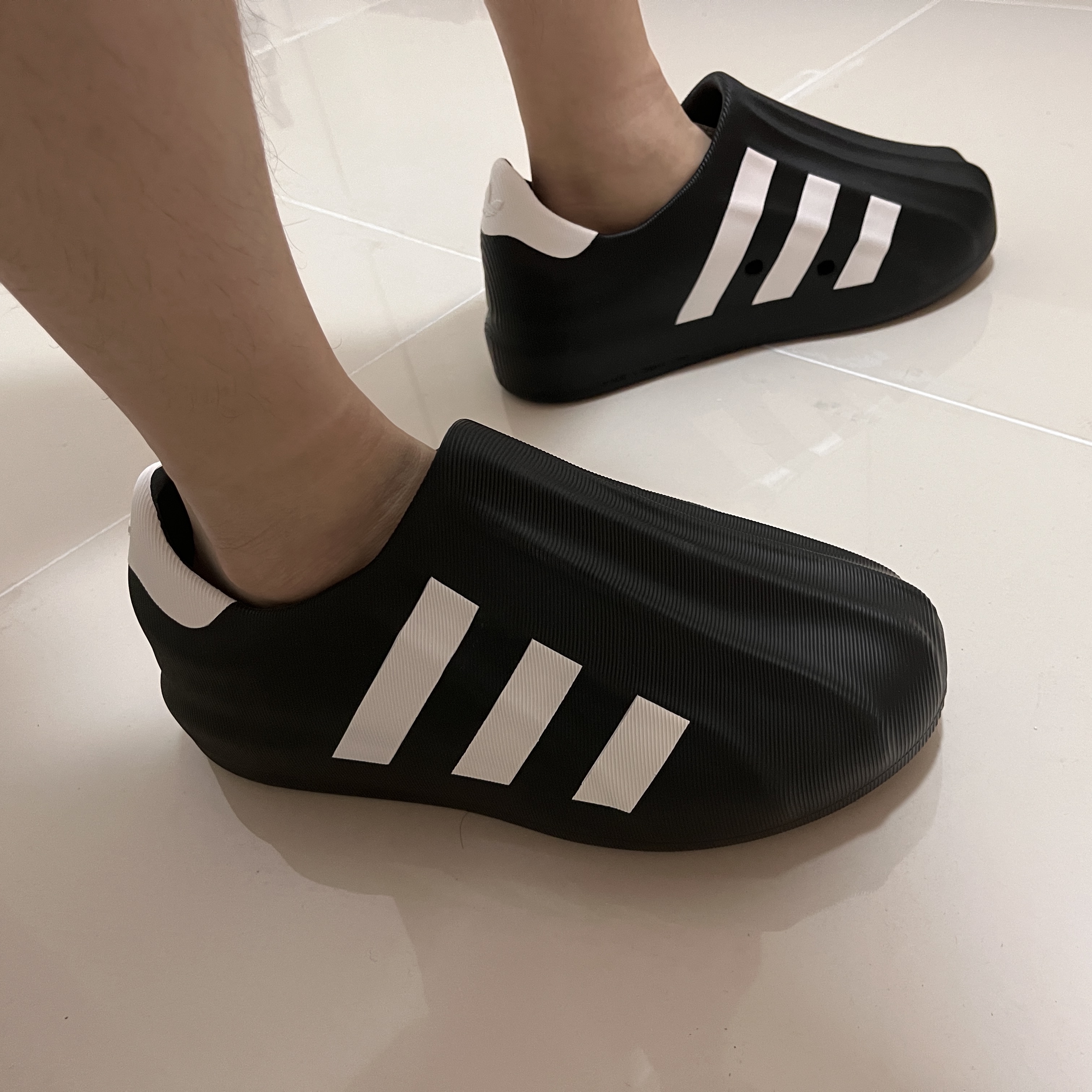 Adidas Adifom Superstar Core Black Cloud White 착용 스타일