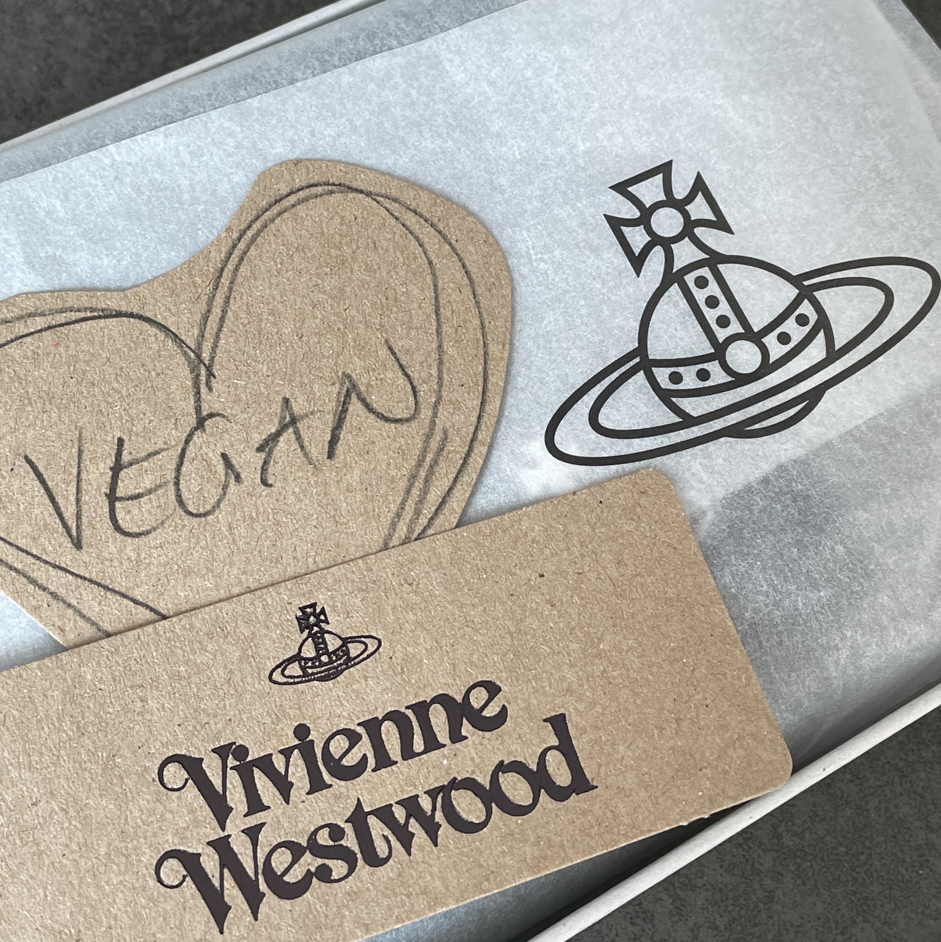 Vivienne Westwood Derby Bill Fold Wallet with Coin Pocket Black 착용 스타일 - 1