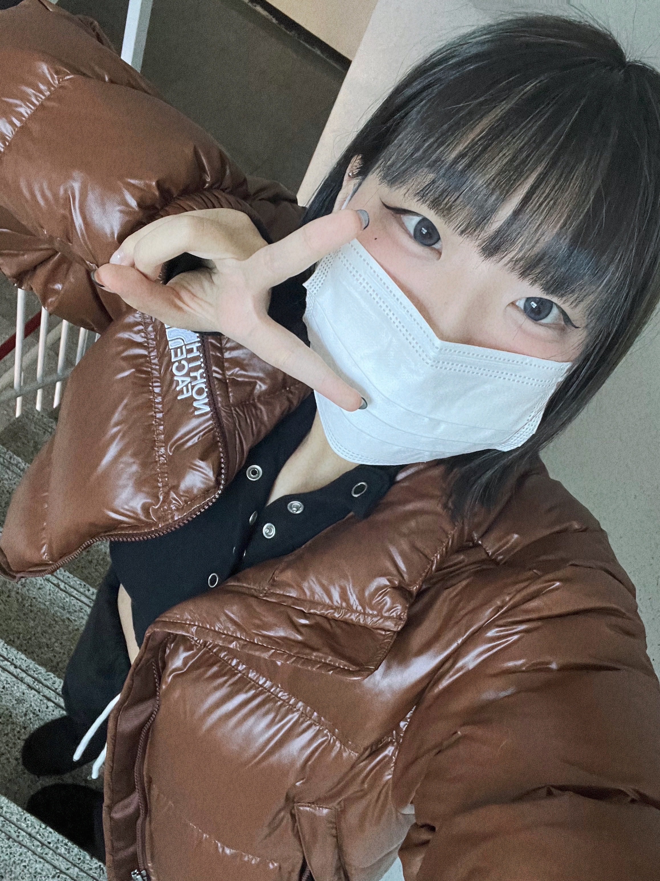 (W) The North Face Nuptse Short Jacket Dark Oak, The North Face 1996 Retro Nuptse Jacket Dark Oak 착용 스타일 - 1