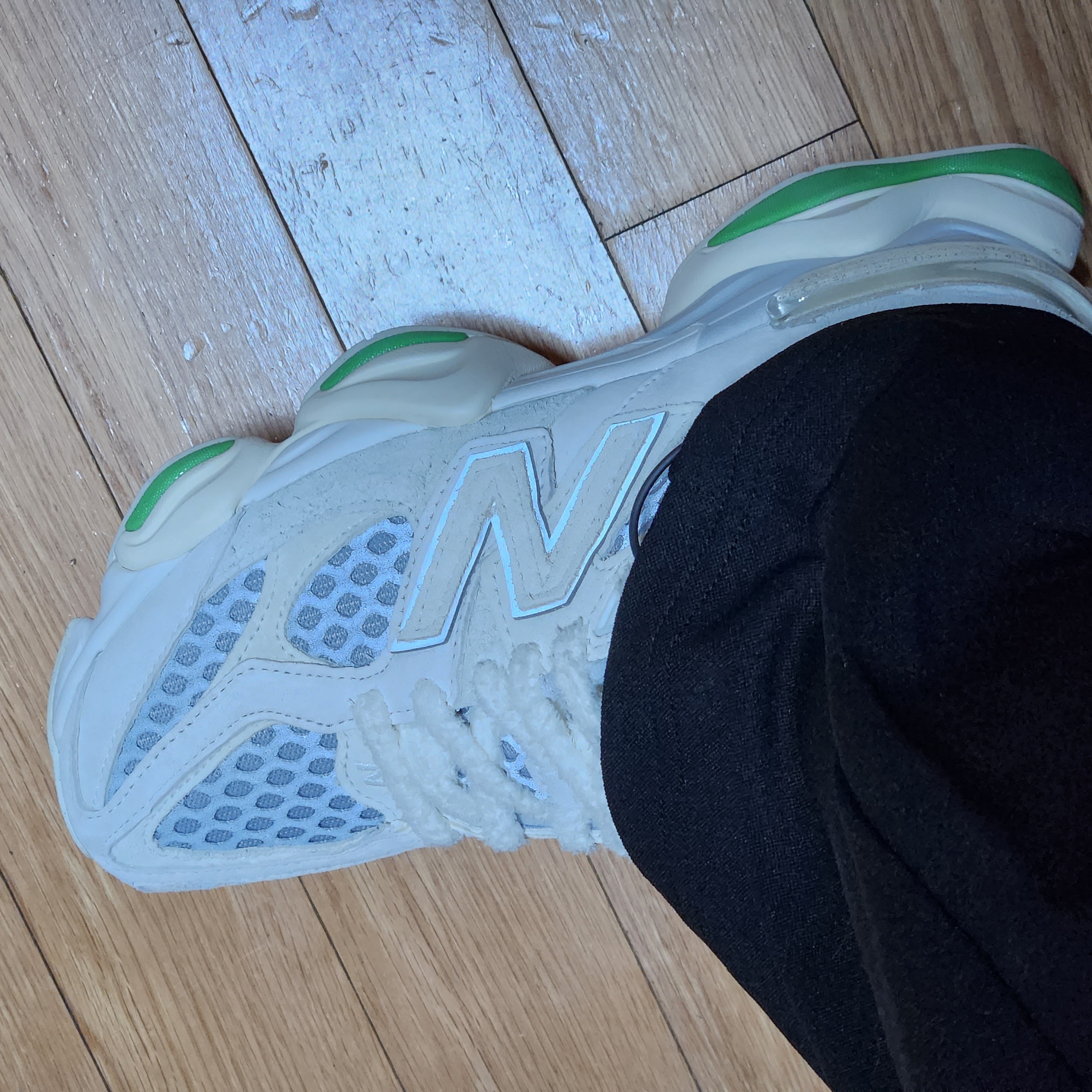 New Balance x Bricks & Wood 9060 Angora Rain Cloud 착용 스타일 - 2