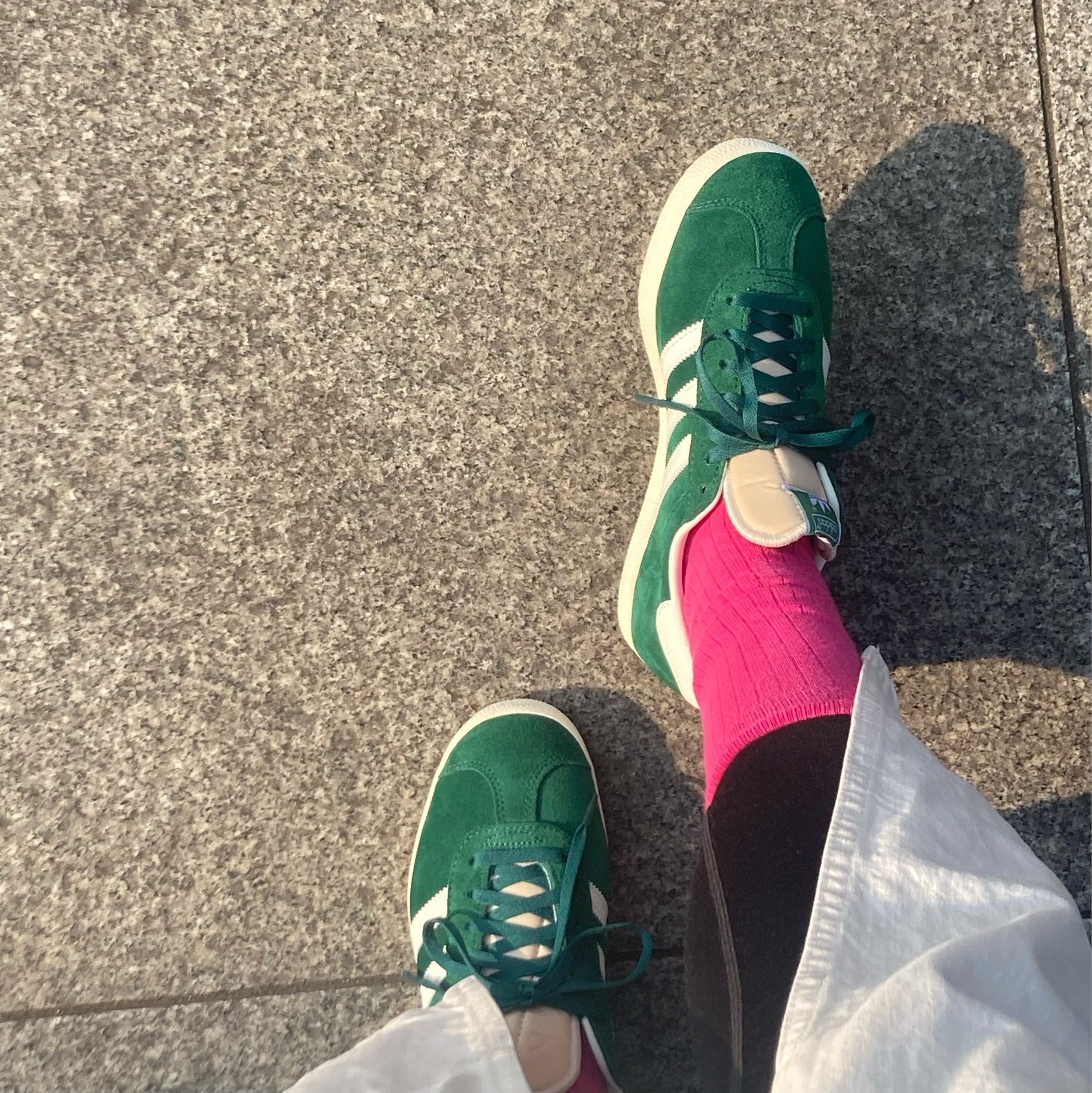 Adidas Gazelle Dark Green Cream White 착용 스타일 - 1