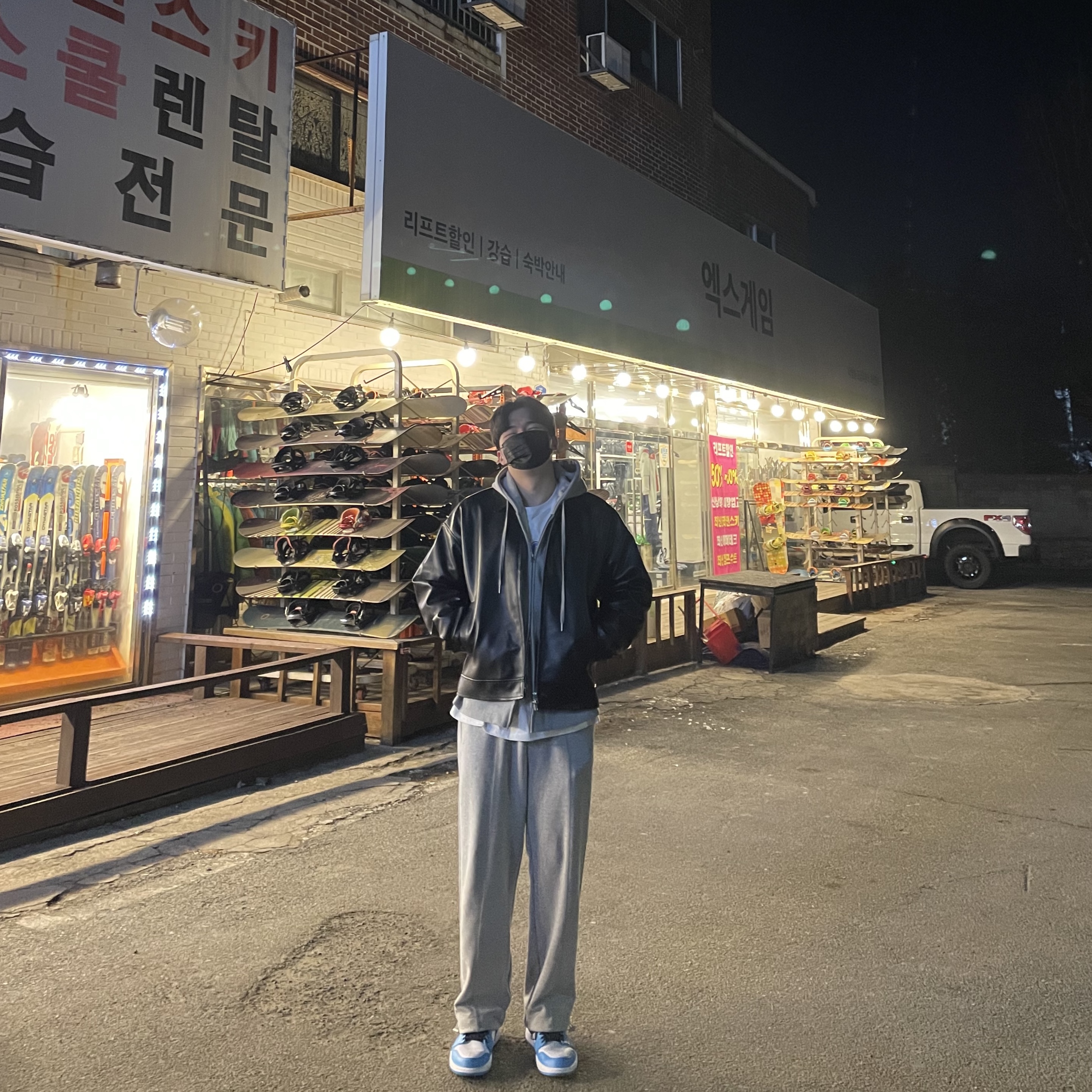 Jordan 1 Low Dark Powder Blue 착용 스타일 - 1
