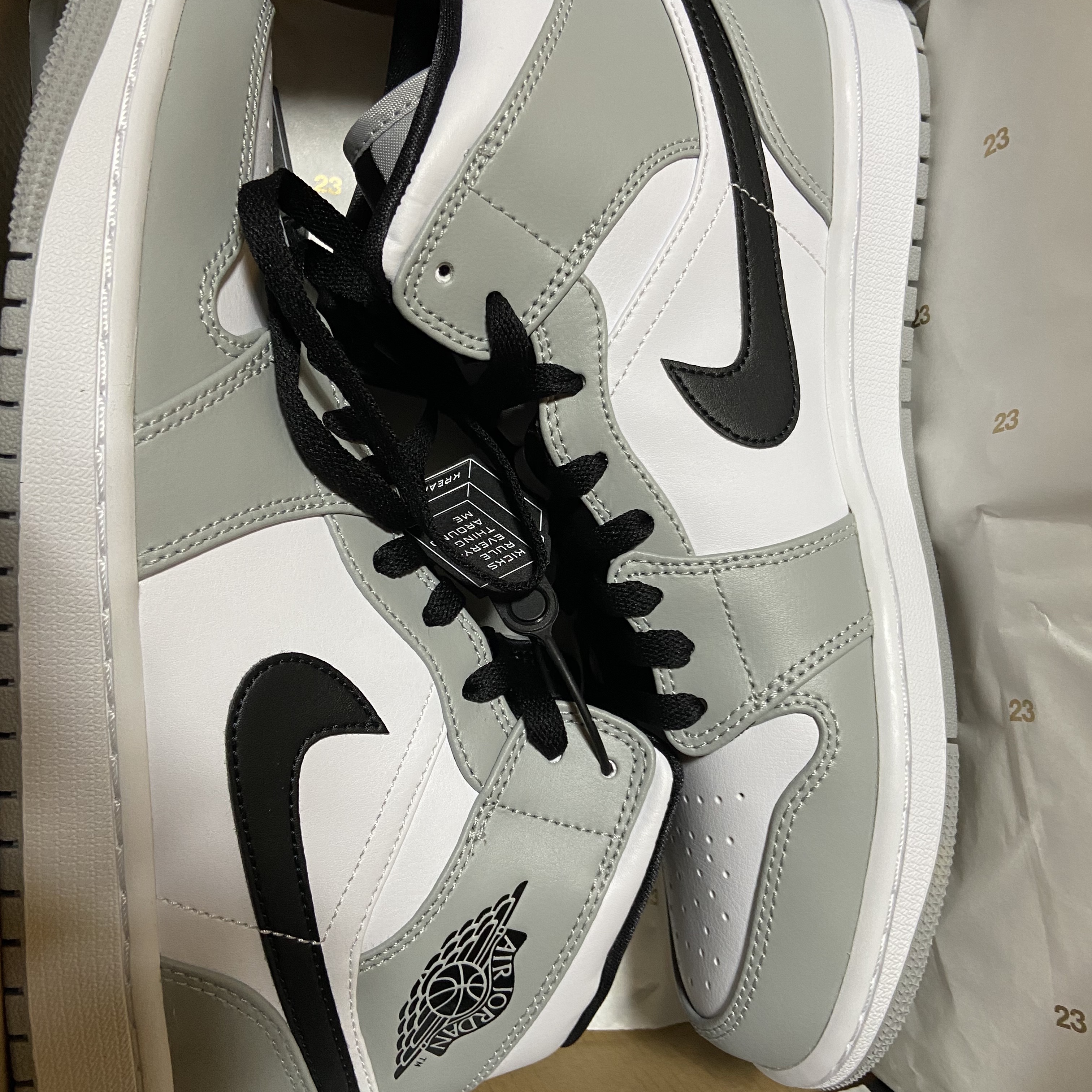 Jordan 1 Mid Light Smoke Grey 착용 스타일
